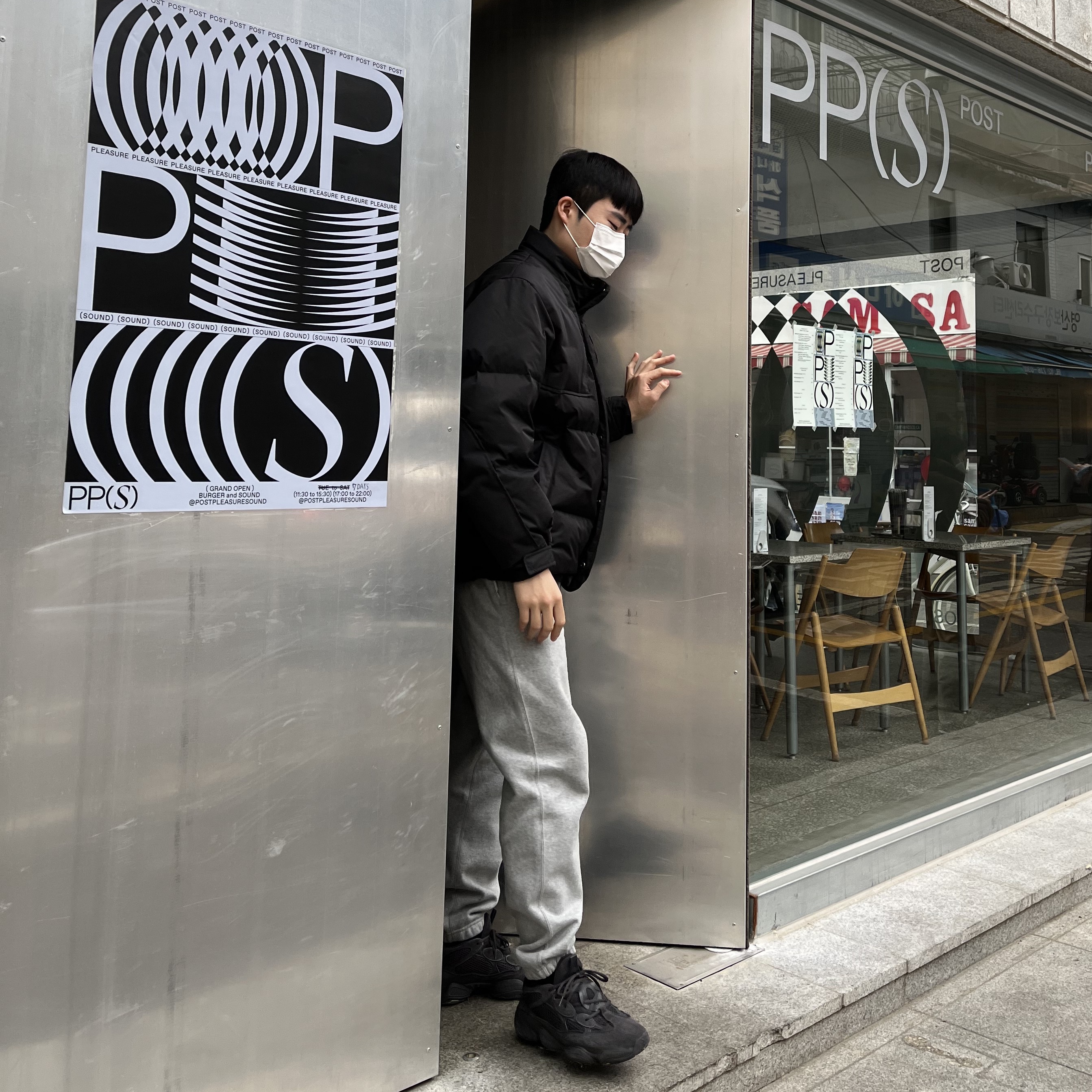 Adidas Yeezy 500 Utility Black 2018/2020, Nike NRG Solo Swoosh Fleece Pants Dark Grey Heather - US/EU 착용 스타일
