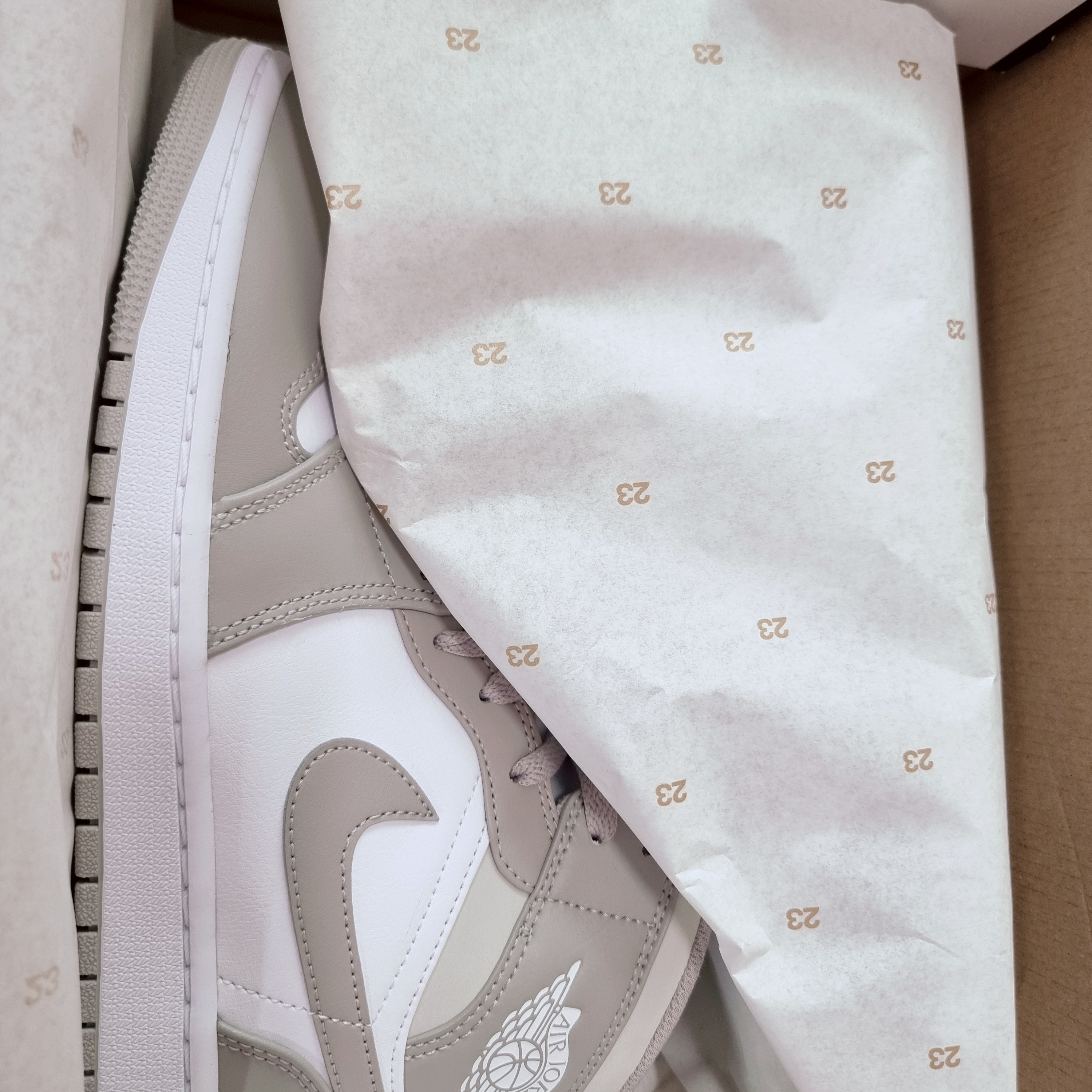 Jordan 1 Mid College Grey 착용 스타일 - 2