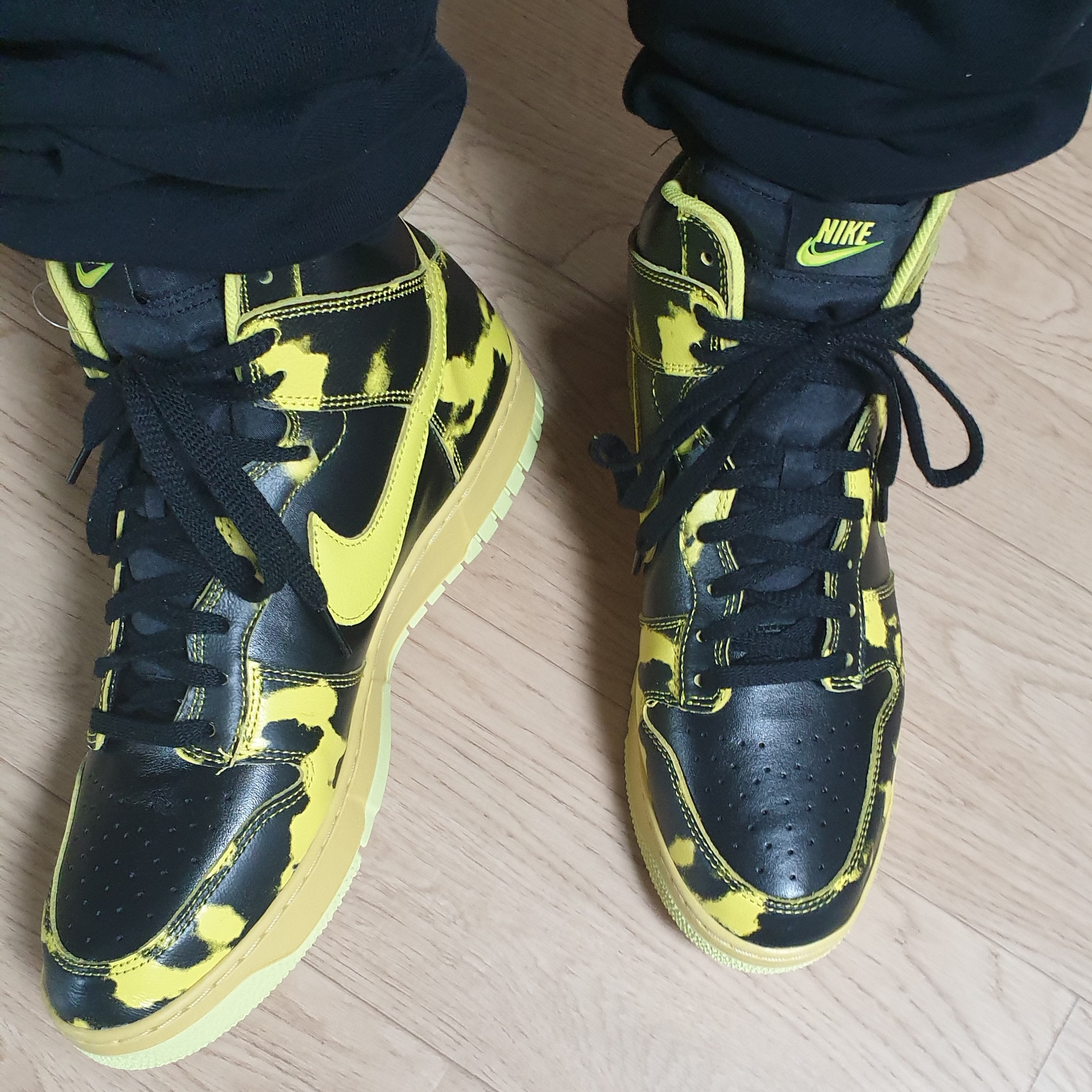 Nike Dunk High 1985 SP Yellow Acid Wash 착용 스타일 - 2