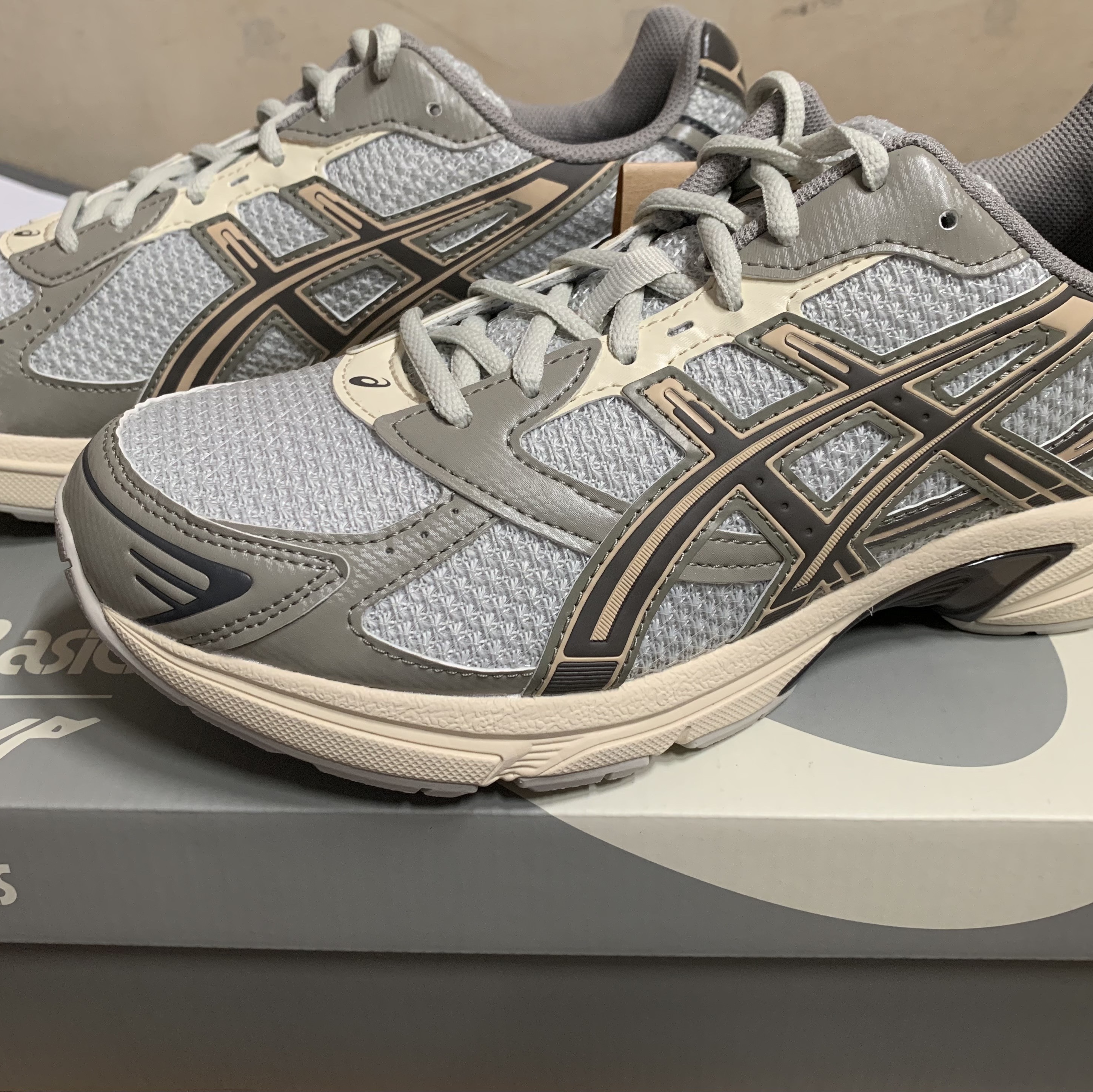 Asics x I4P Gel-1130 Glacier Grey Mink 착용 스타일