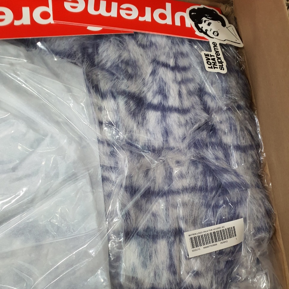 Supreme Faux Fur Hooded Coat Purple - 22SS 착용 스타일