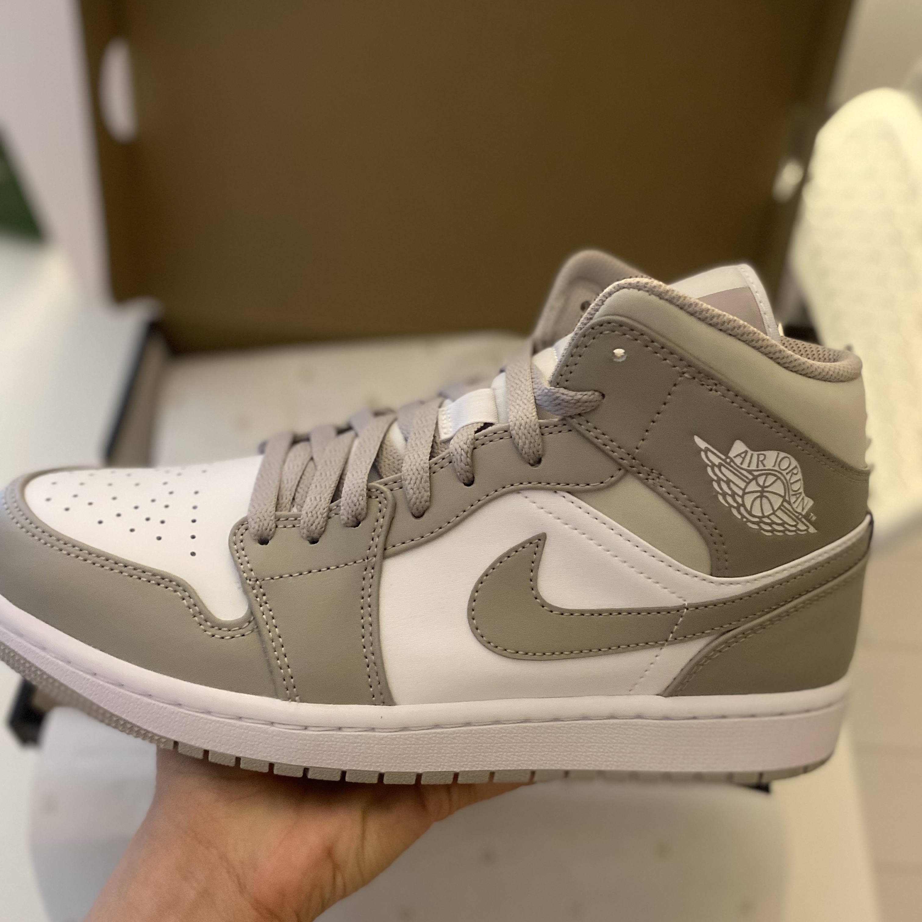 Jordan 1 Mid College Grey 착용 스타일 - 4
