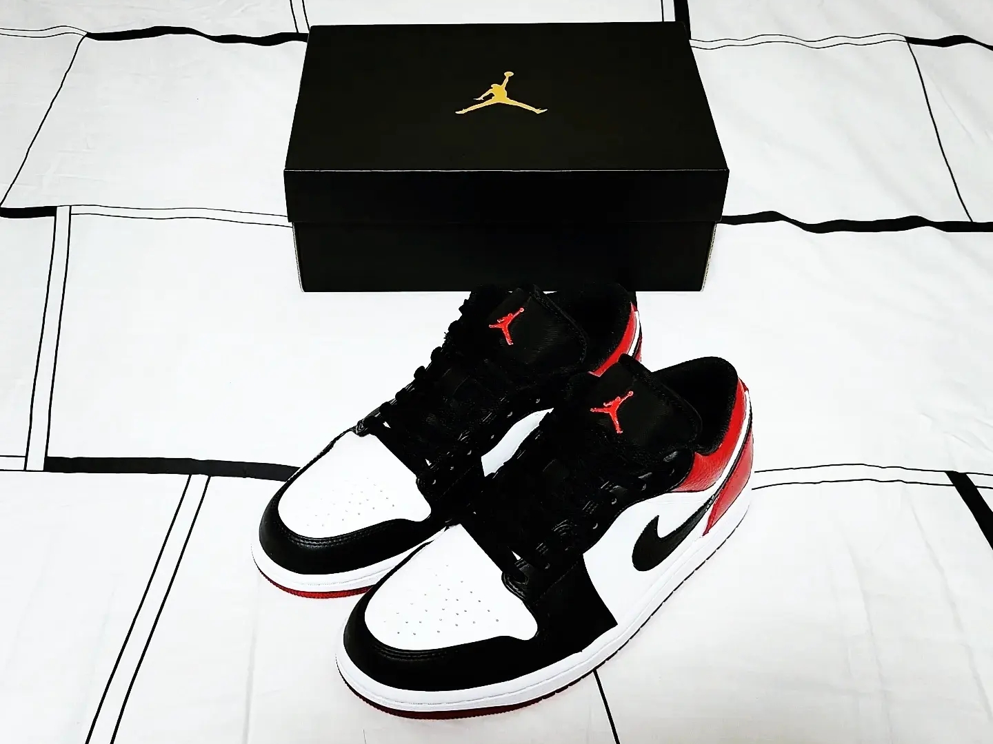 Jordan 1 Low Crimson Tint 착용 스타일 - 1