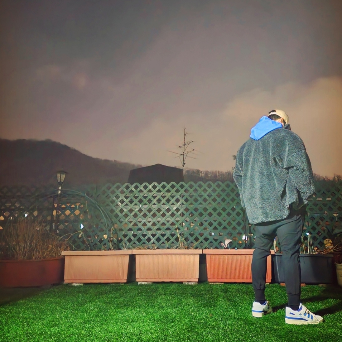 Adidas OG Forum 84 Low Blue Thread 착용 스타일 - 3