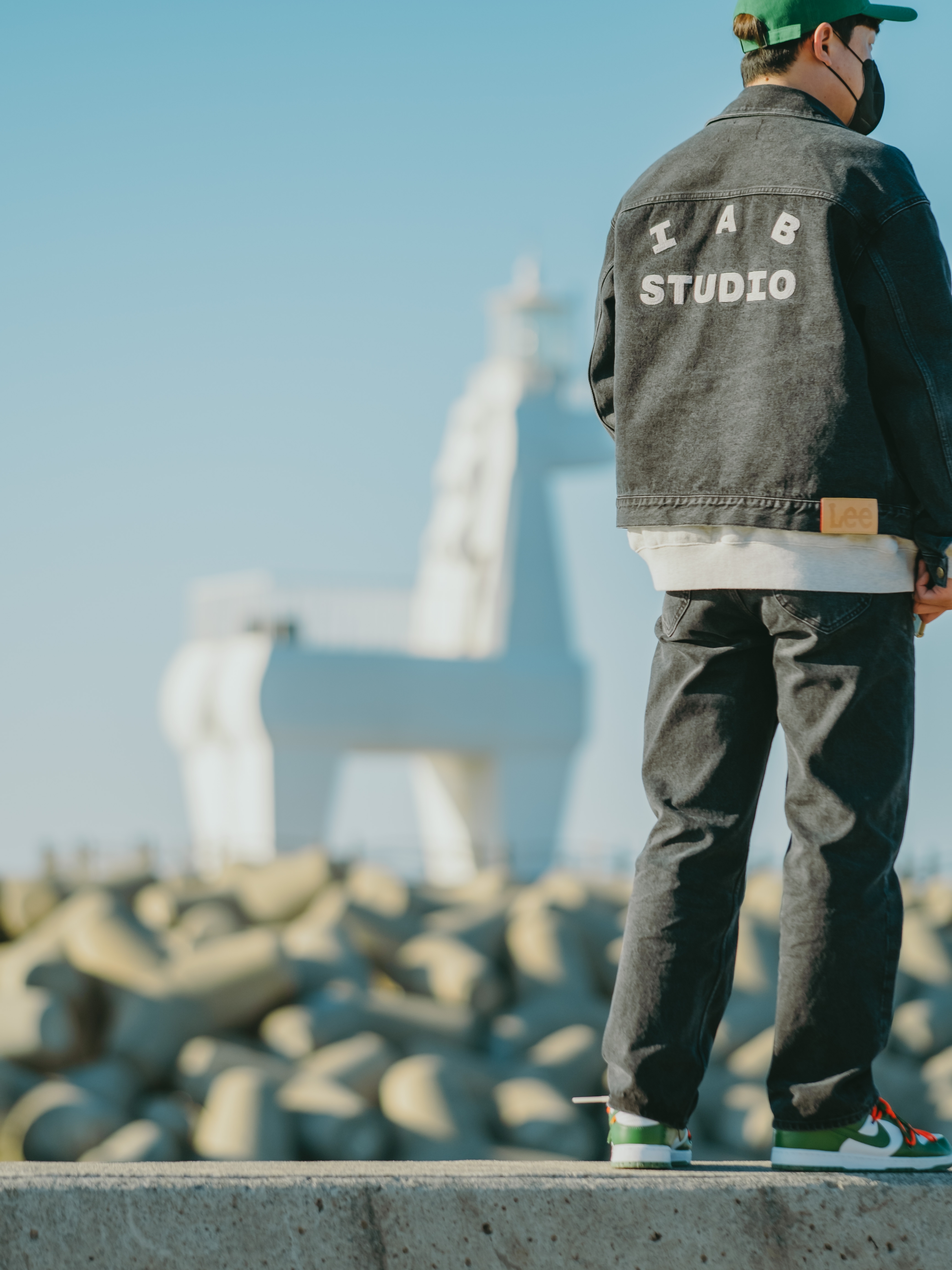 Essentials Pull-Over Crewneck Sweatshirt Oatmeal - 21SS, IAB Studio x Lee Denim Jeans Black 착용 스타일 - 1