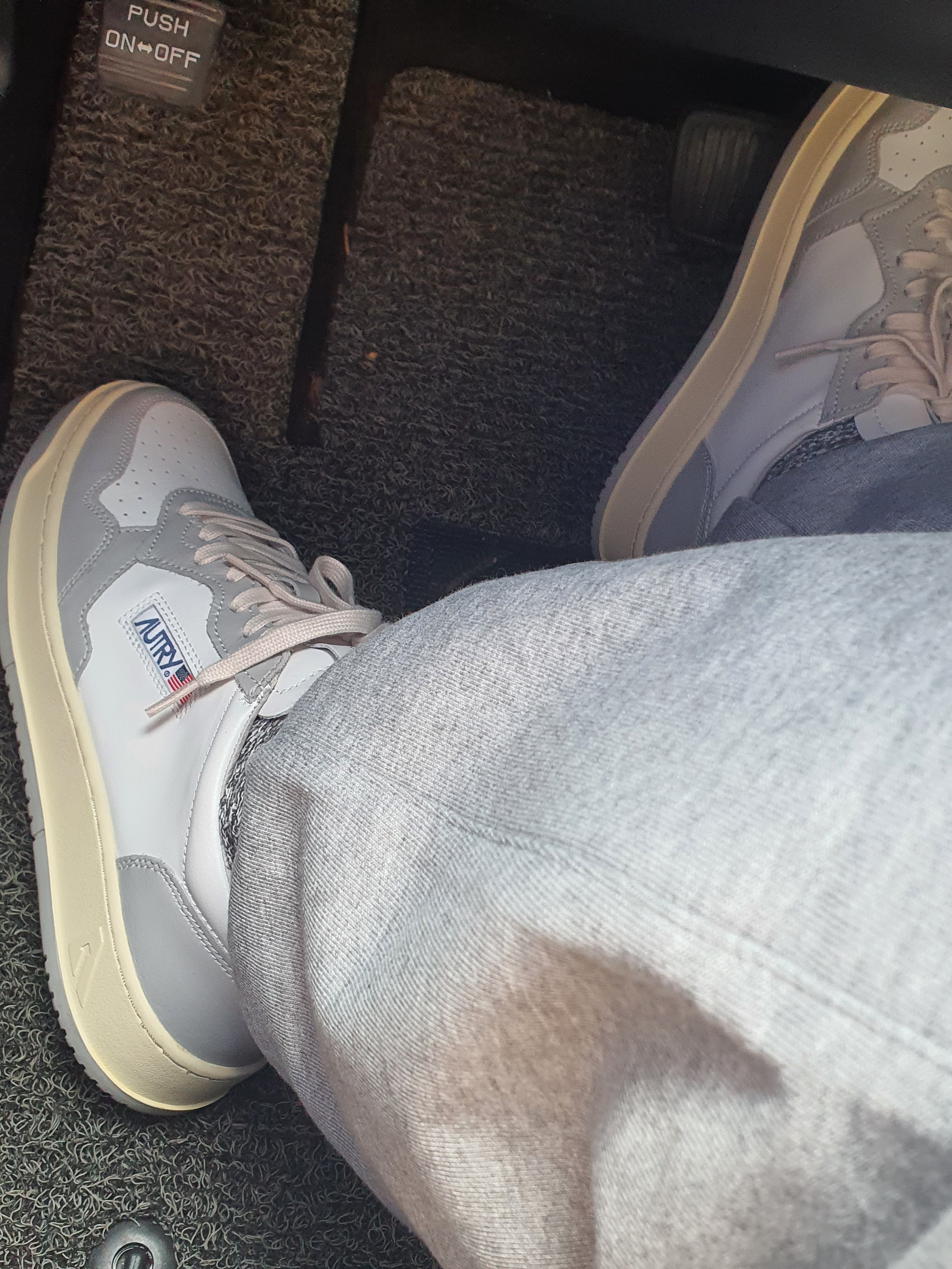 Autry Medalist Low Leather Sneakers Grey White, (W) Autry Medalist Low Leather Sneakers Grey White 착용 스타일 - 5