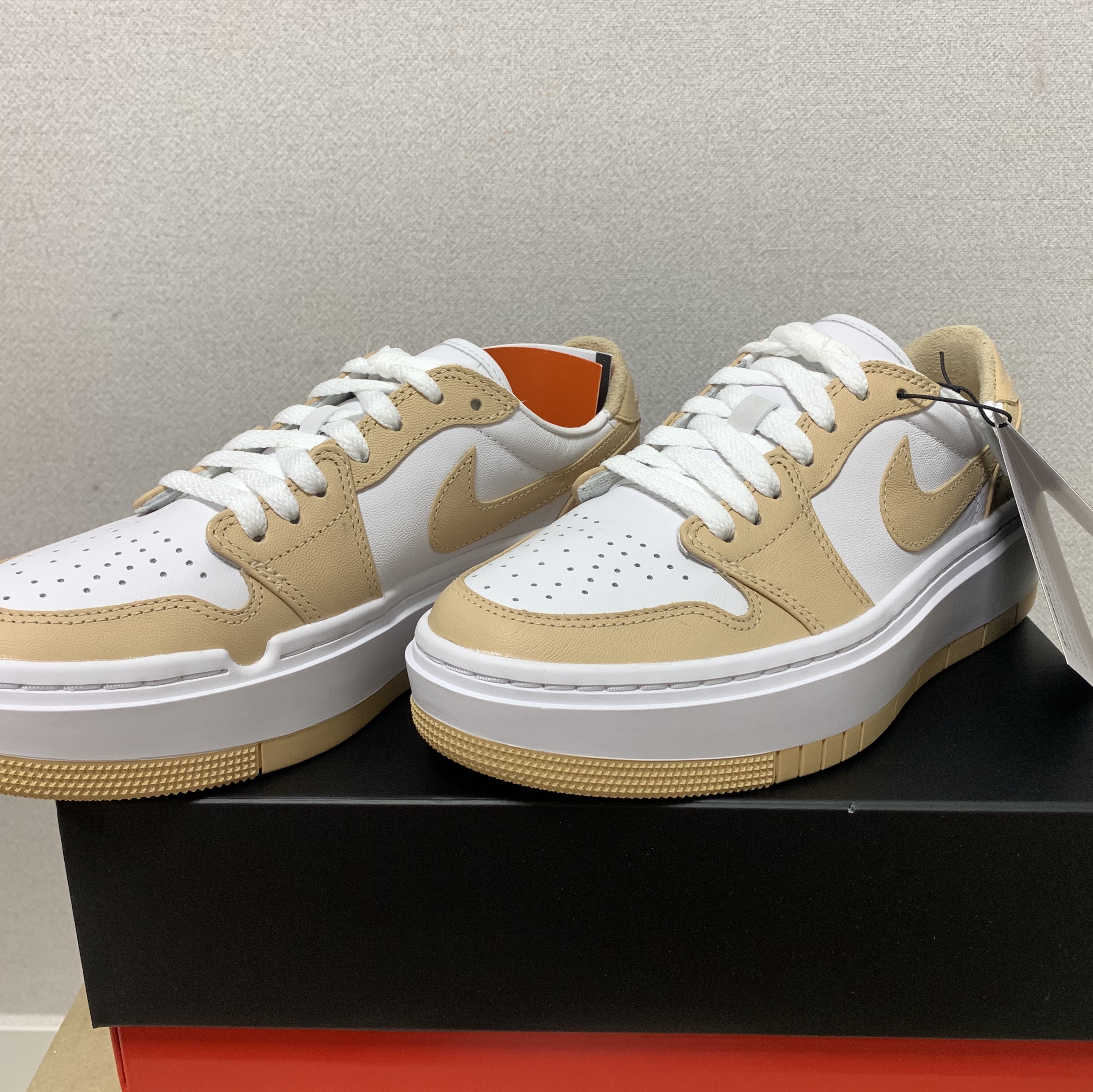 (W) Jordan 1 Elevate Low White Onyx 착용 스타일 - 1