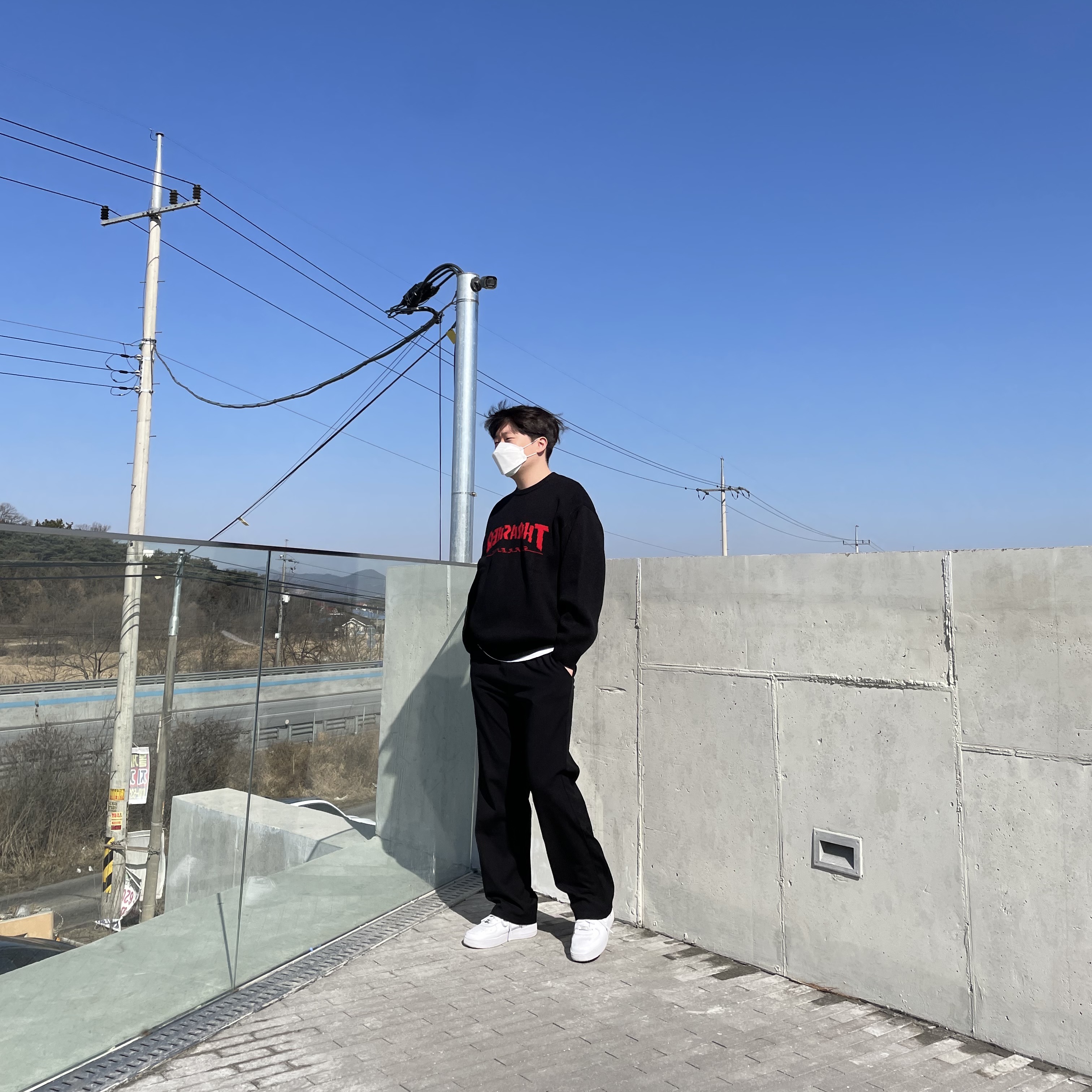 Supreme x Thrasher Sweater Black - 21FW, Nike Air Force 1 '07 Low White 착용 스타일