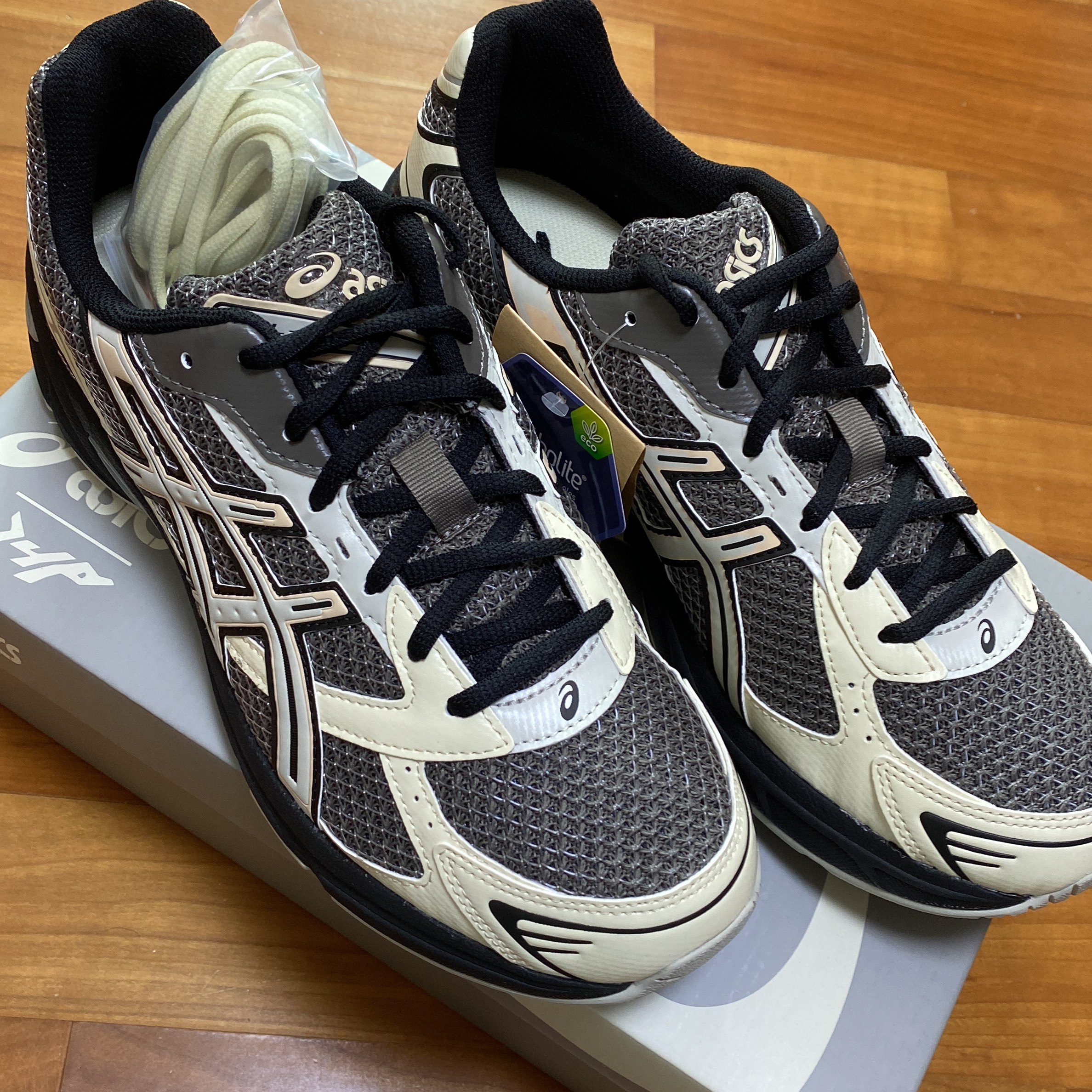 Asics x I4P Gel-1130 Mink Glacier Grey, Stussy Bent Crown Sweater Black 착용 스타일 - 2