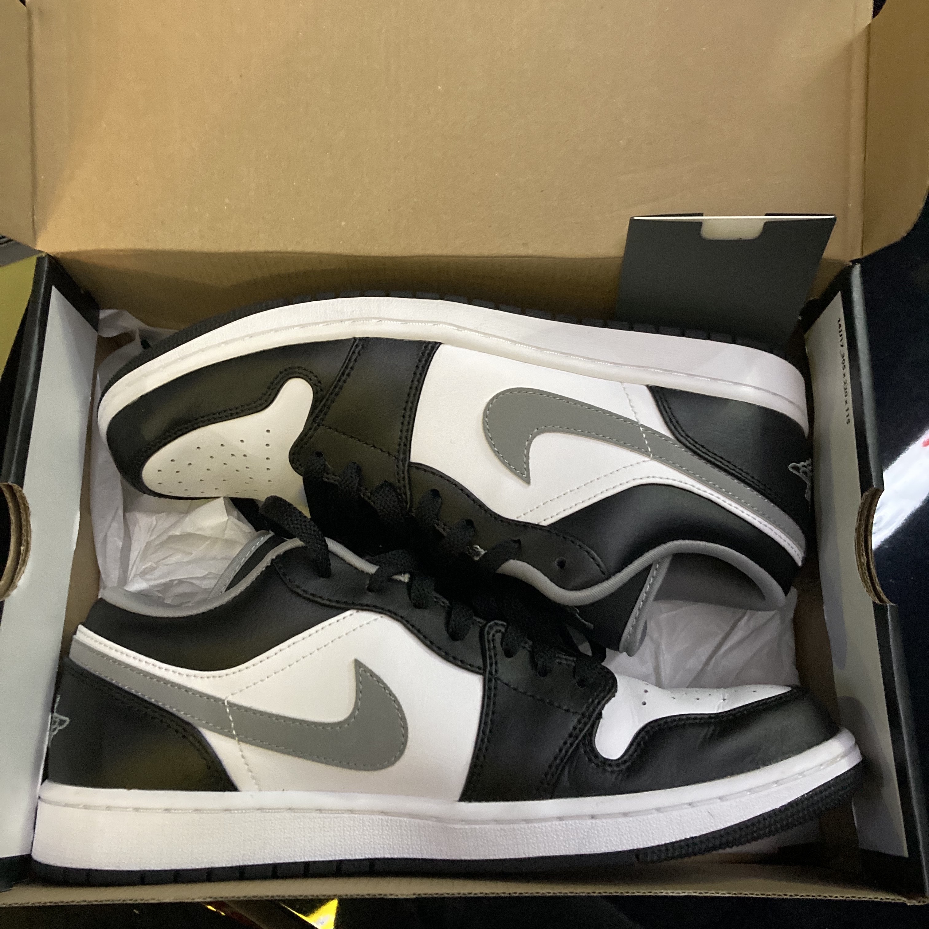 Jordan 1 Low Black Particle Grey 착용 스타일 - 1