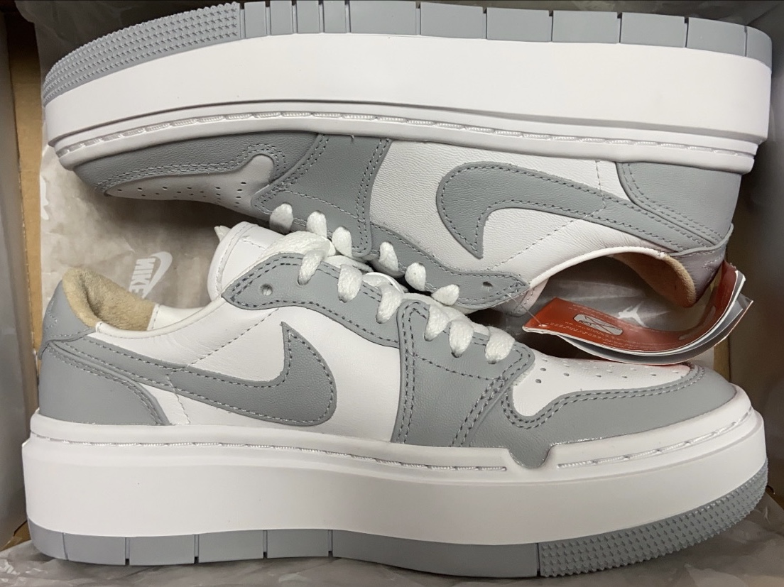 (W) Jordan 1 Elevate Low White and Wolf Grey 착용 스타일 - 2