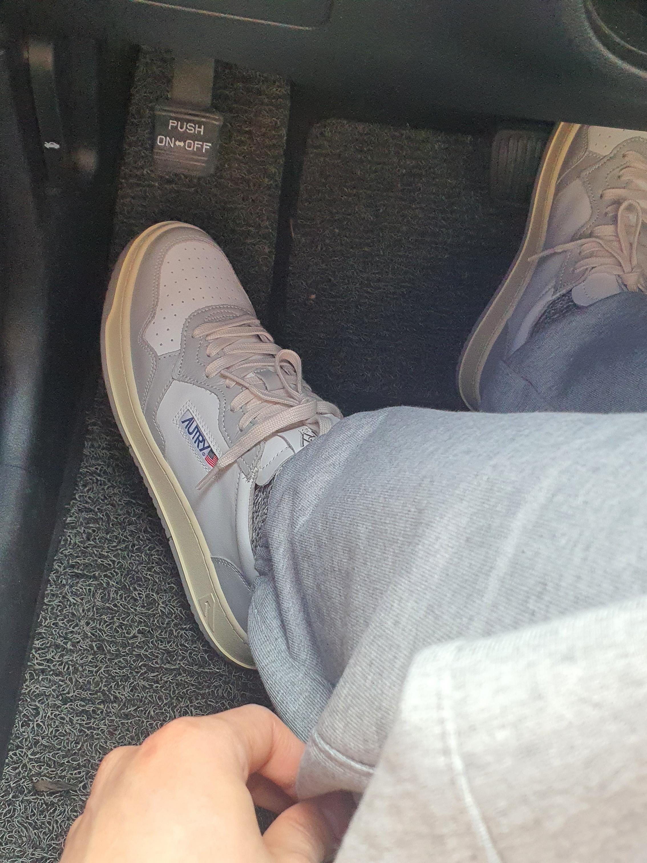 Autry Medalist Low Leather Sneakers Grey White, (W) Autry Medalist Low Leather Sneakers Grey White 착용 스타일 - 4
