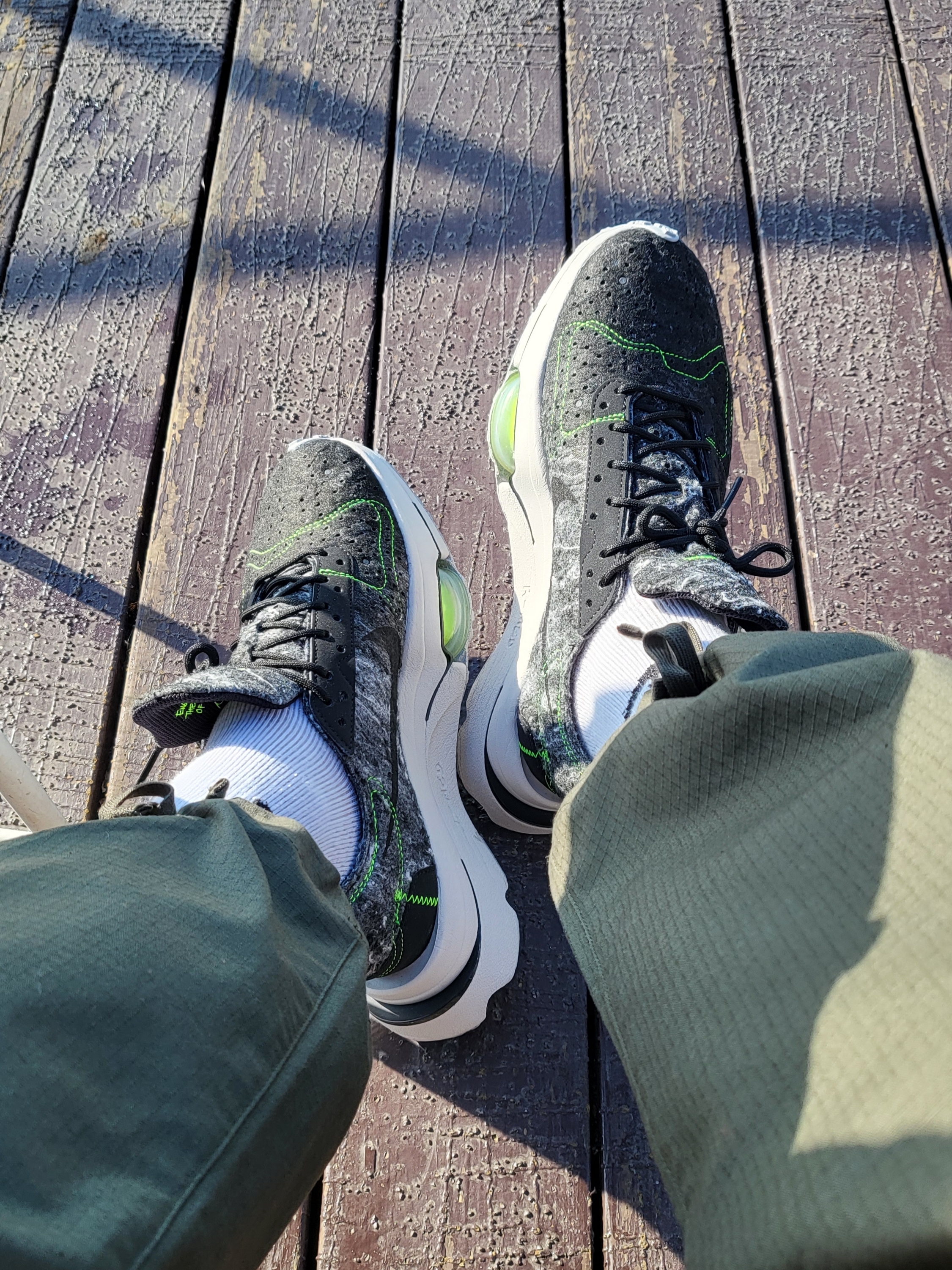 Nike Air Zoom Type Recycled Wool Pack Black Electric Green 착용 스타일 - 3