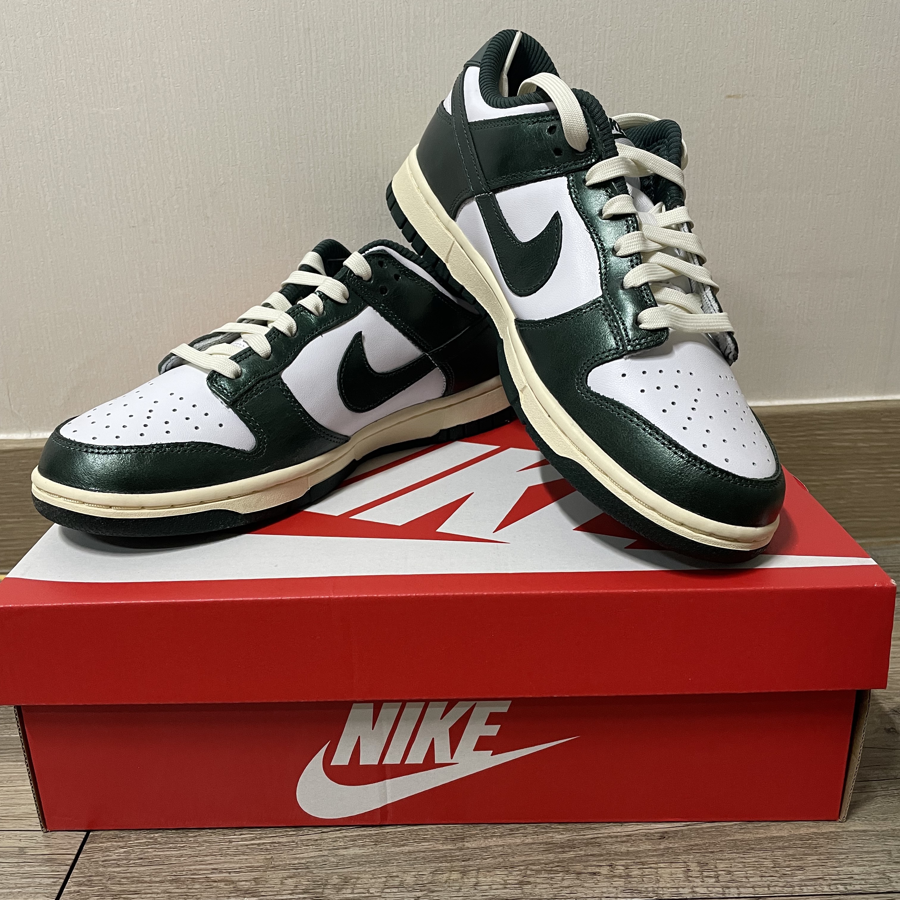 (W) Nike Dunk Low Vintage Green 착용 스타일