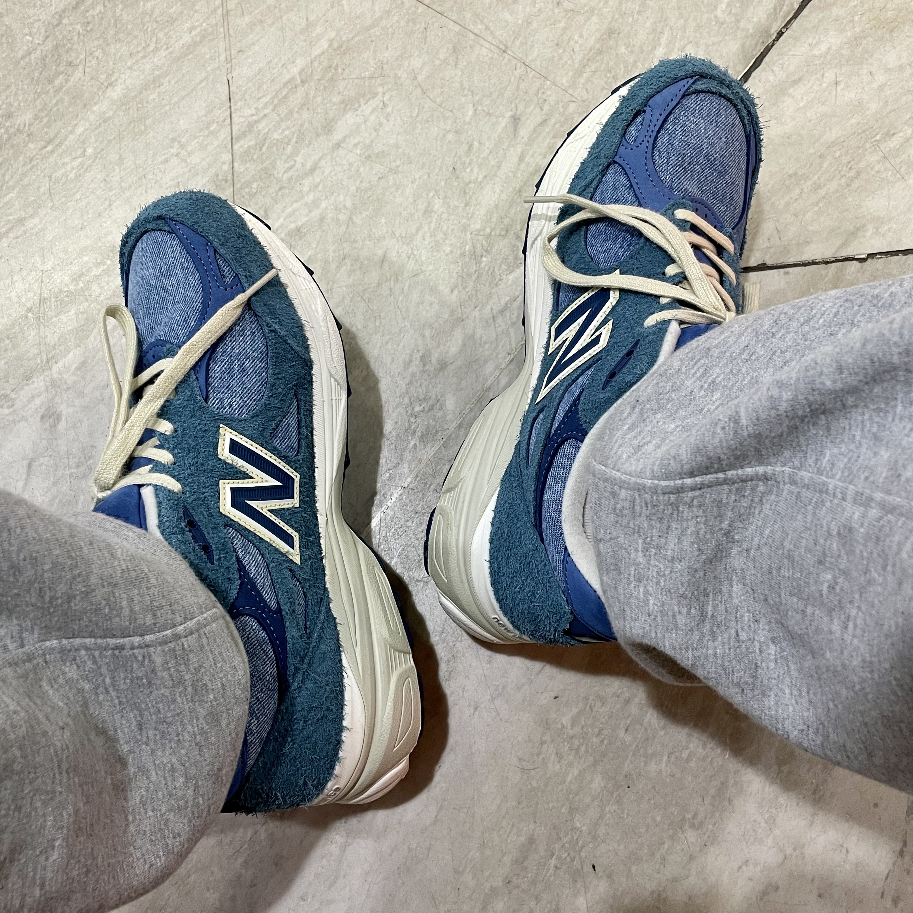 New Balance x Levi's 990v3 Blue (Levi's Tag) 착용 스타일