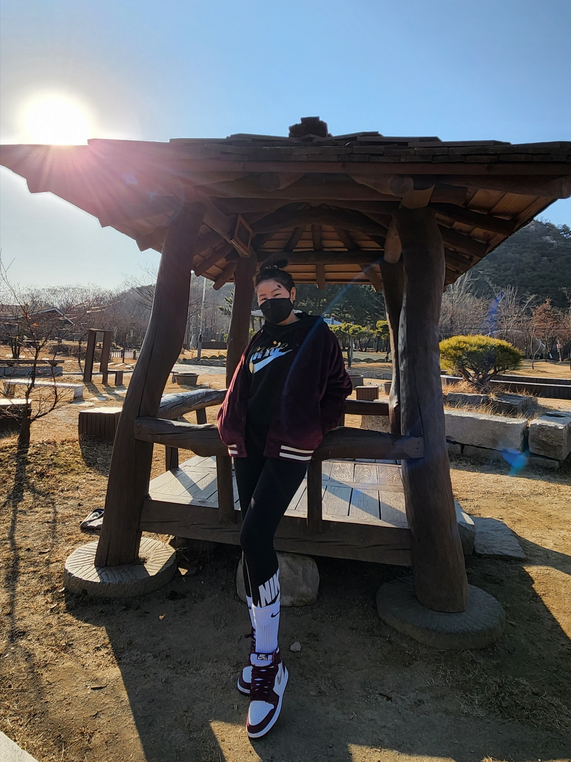 Jordan 1 Retro High OG Bordeaux 착용 스타일 - 1