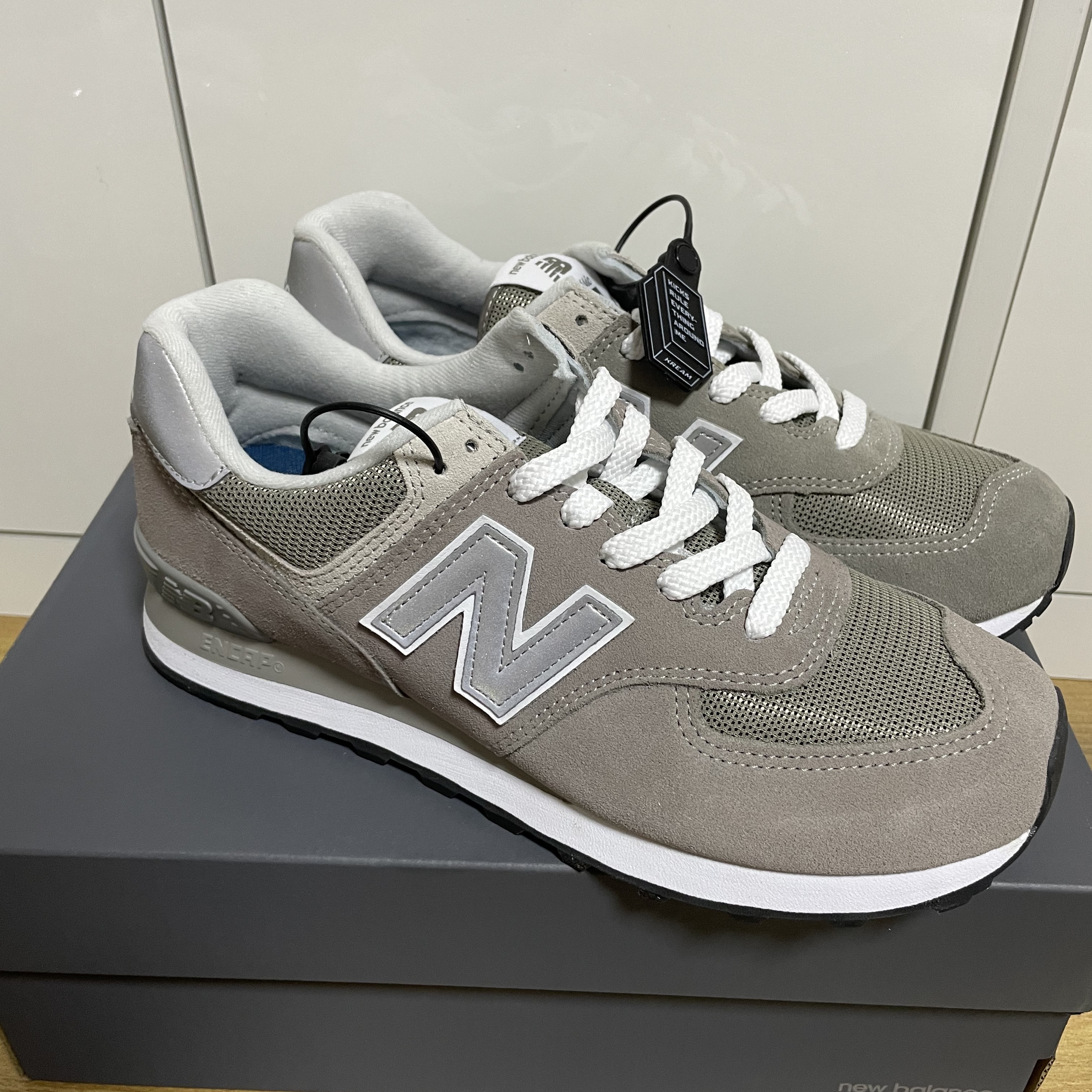 New Balance 574 Grey - D Standard 착용 스타일