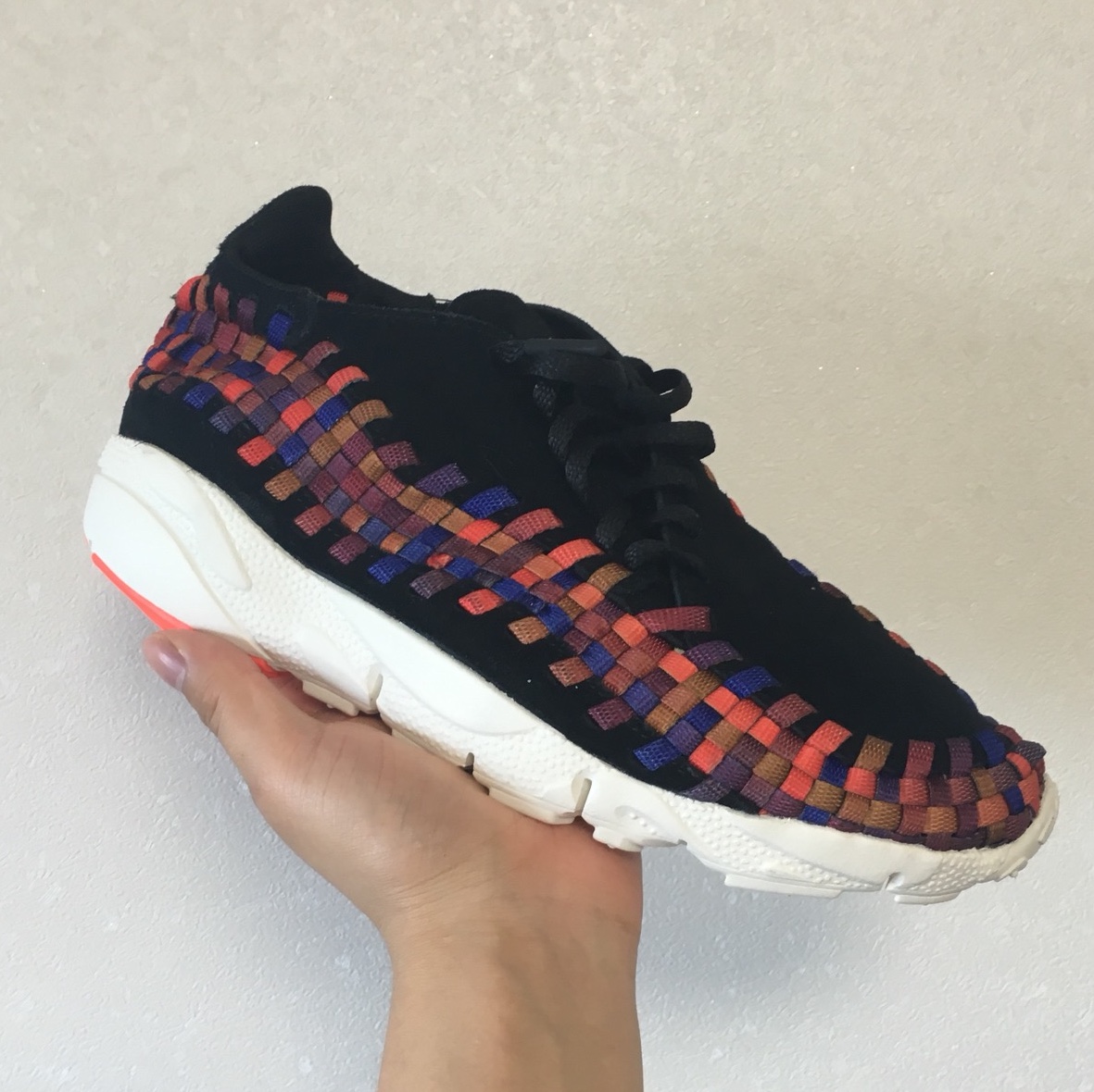 Nike Air Footscape Woven Black Rainbow 착용 스타일