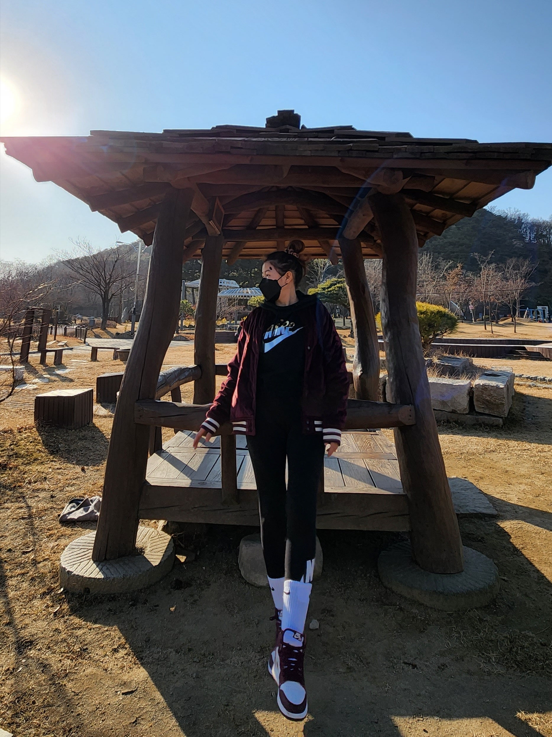 Jordan 1 Retro High OG Bordeaux 착용 스타일 - 2