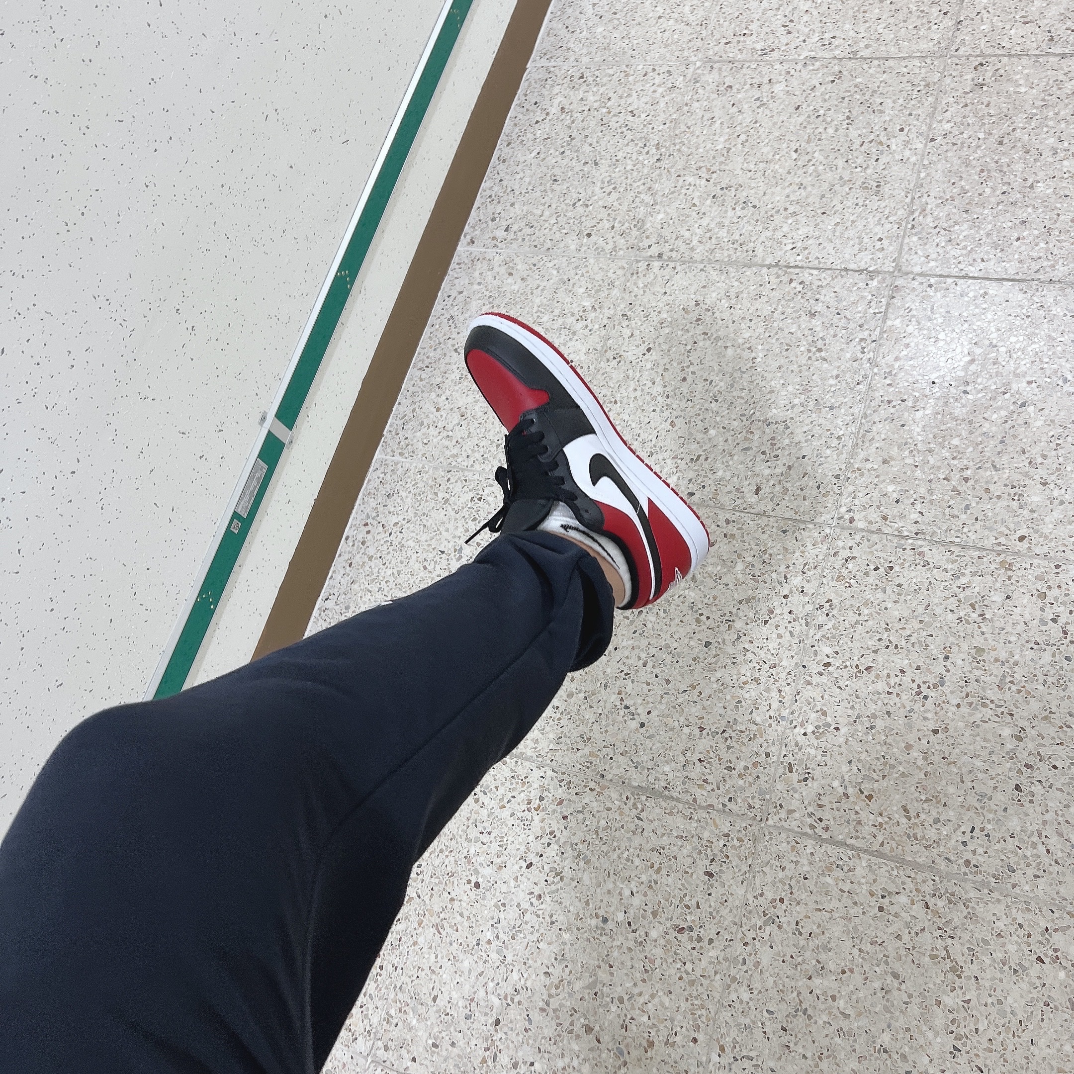 Jordan 1 Low Bred Toe 착용 스타일 - 1
