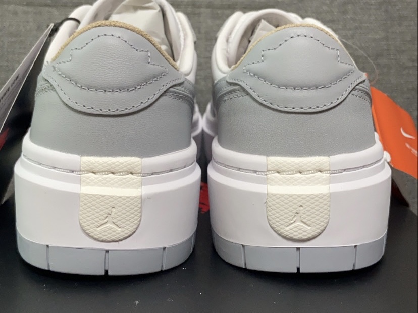 (W) Jordan 1 Elevate Low White and Wolf Grey 착용 스타일 - 5