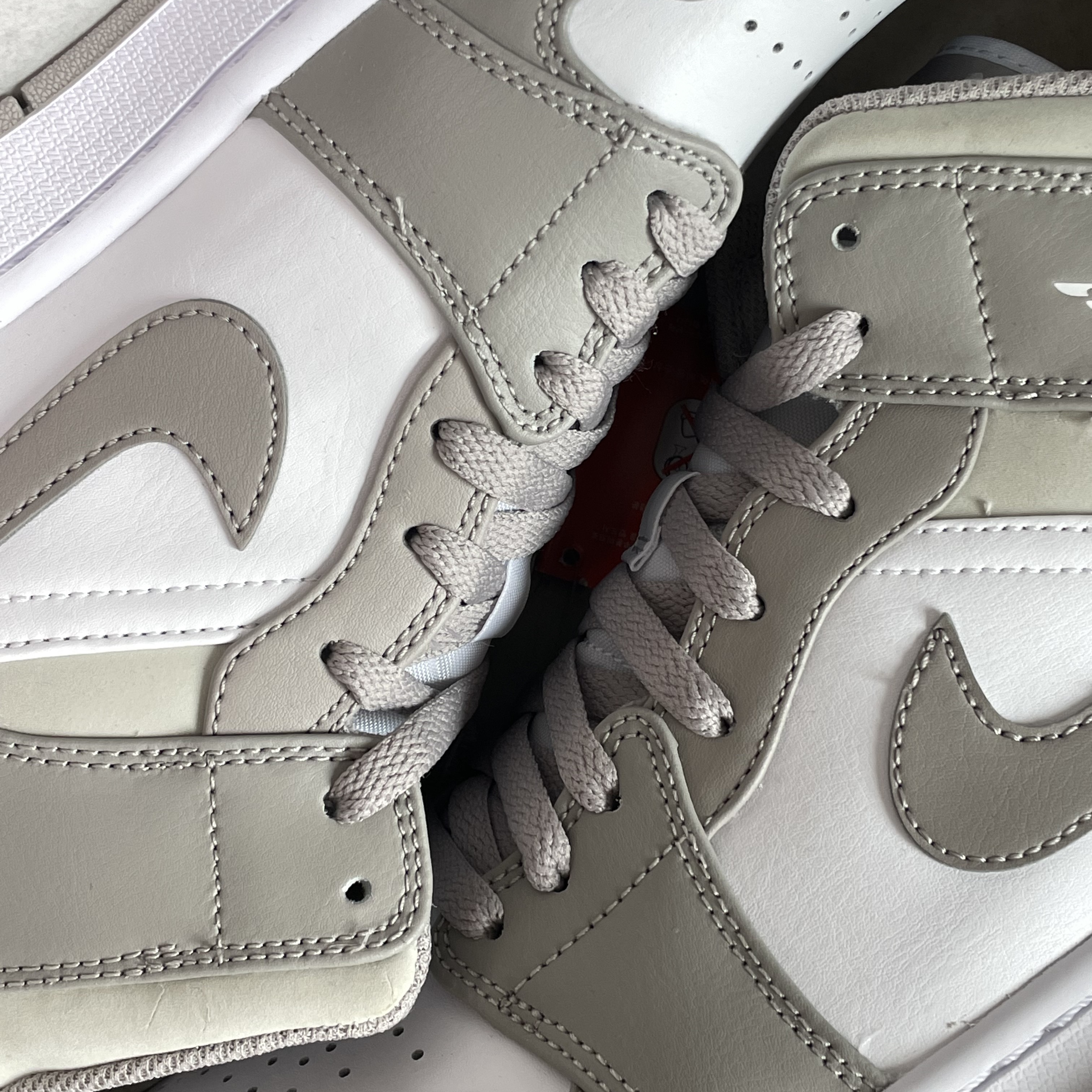 Jordan 1 Mid College Grey 착용 스타일