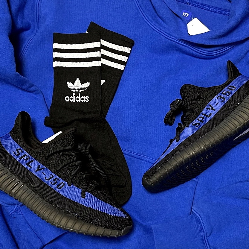 Adidas Yeezy Boost 350 V2 Dazzling Blue, Yeezy Gap Hoodie Blue 착용 스타일 - 1