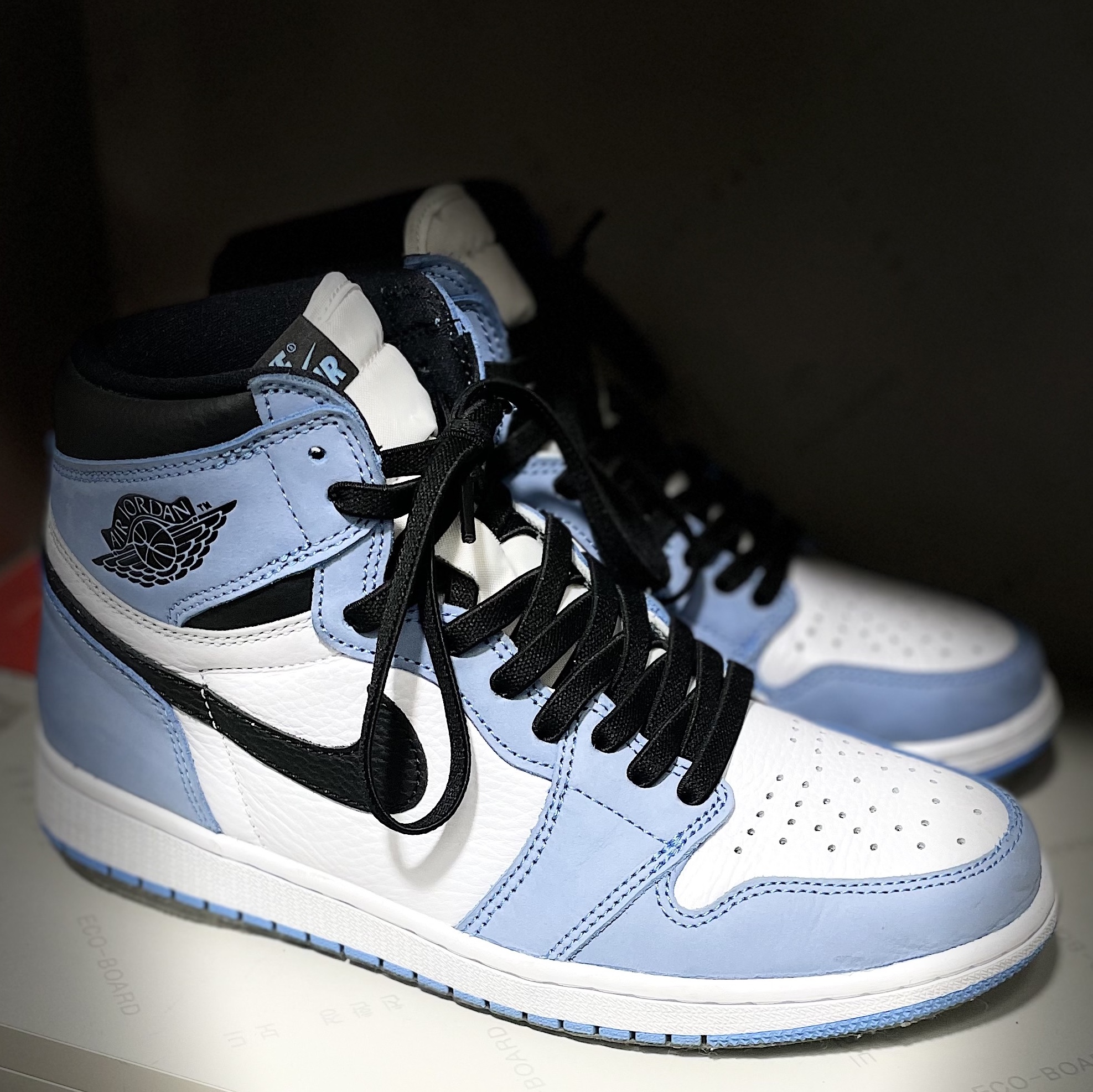 Jordan 1 Retro High OG University Blue 착용 스타일 - 1