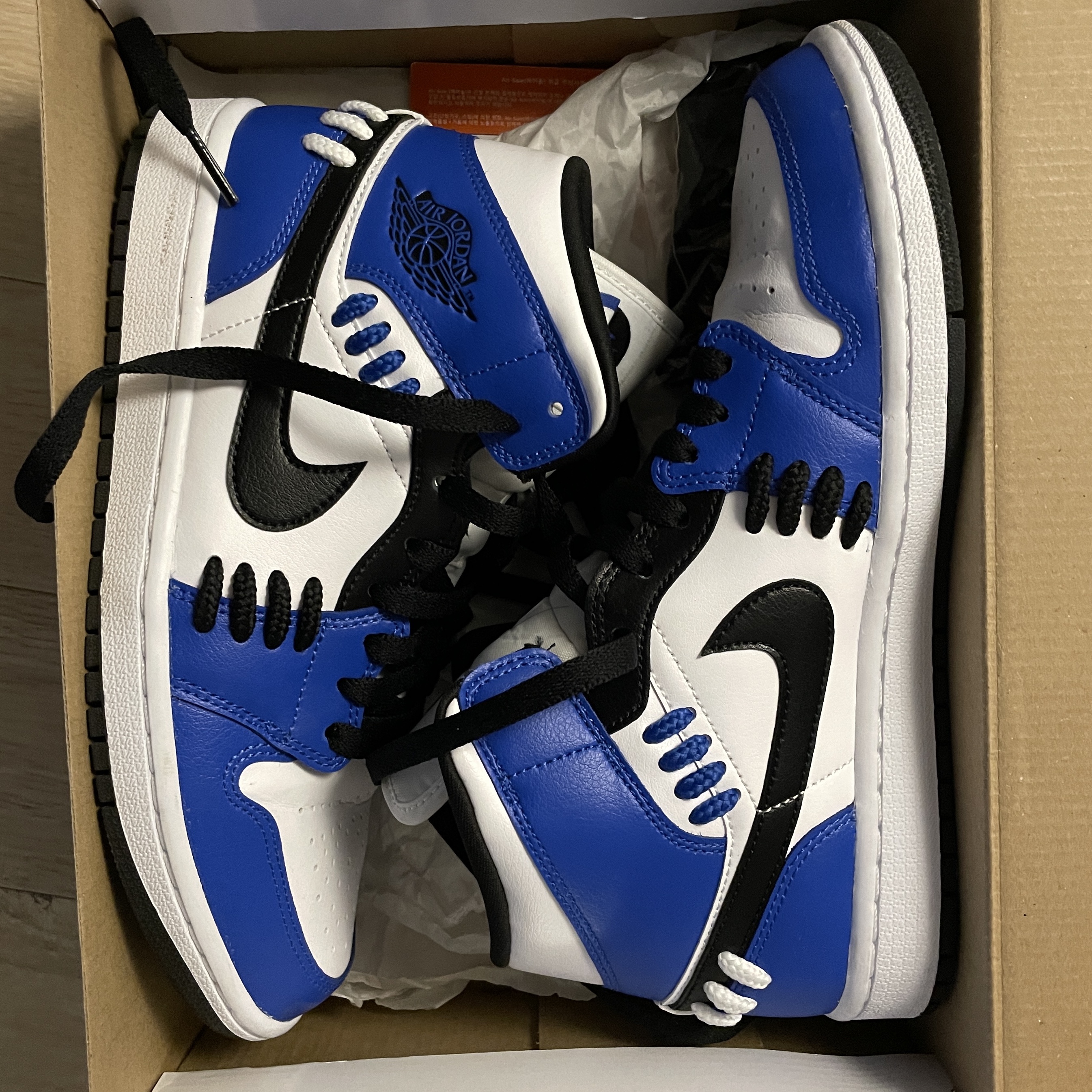 (W) Jordan 1 Mid SE Sisterhood 착용 스타일