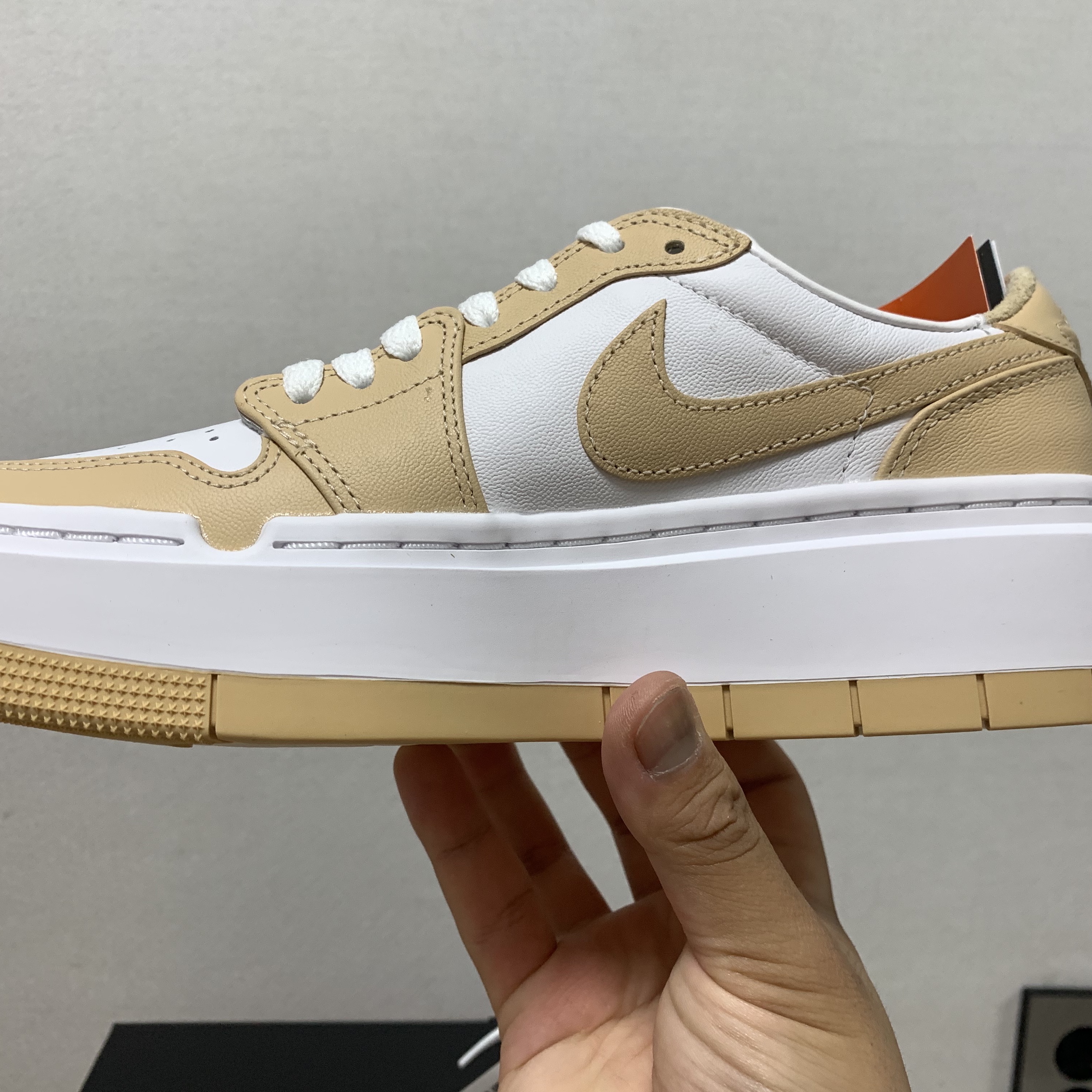 (W) Jordan 1 Elevate Low White Onyx 착용 스타일 - 3