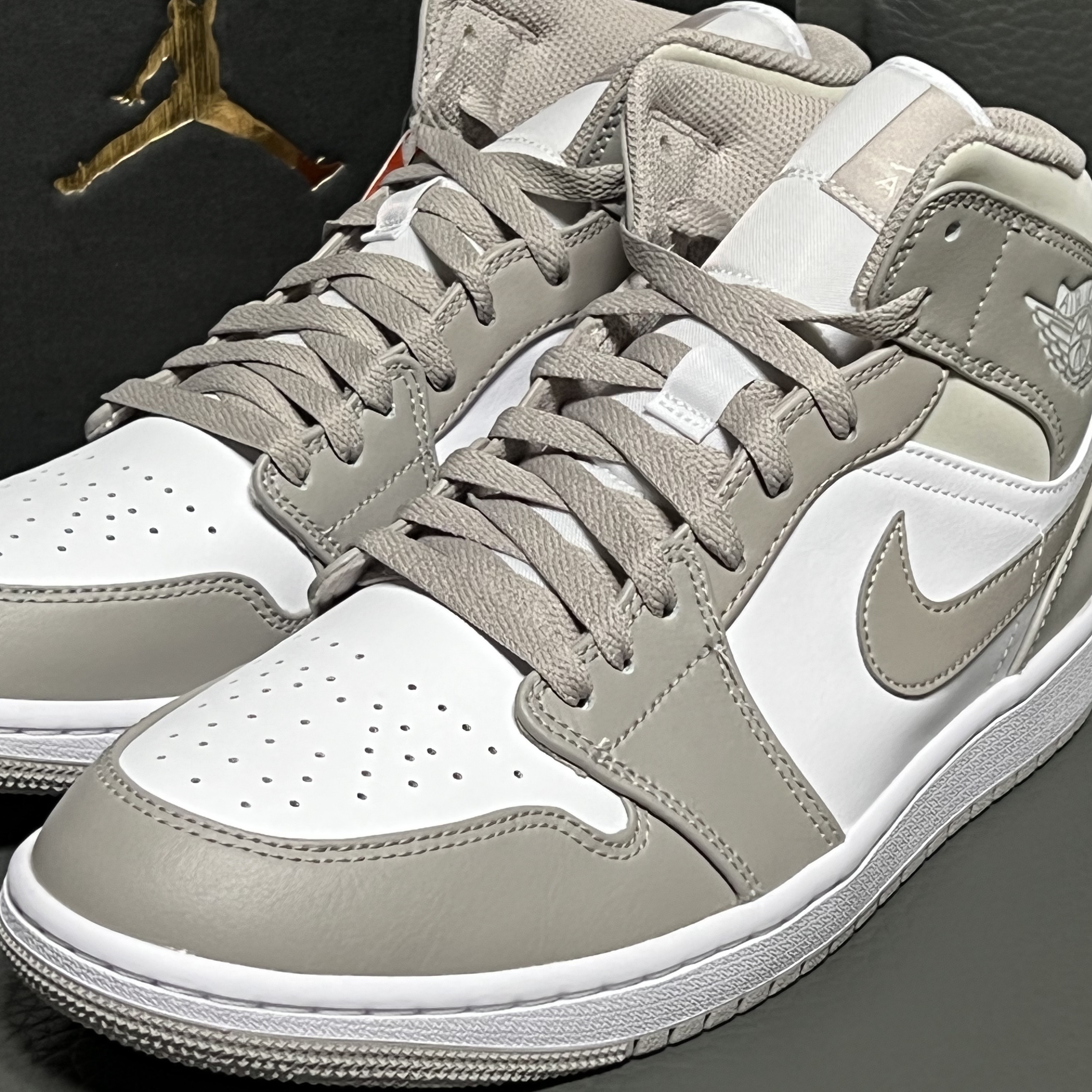 Jordan 1 Mid College Grey 착용 스타일 - 2