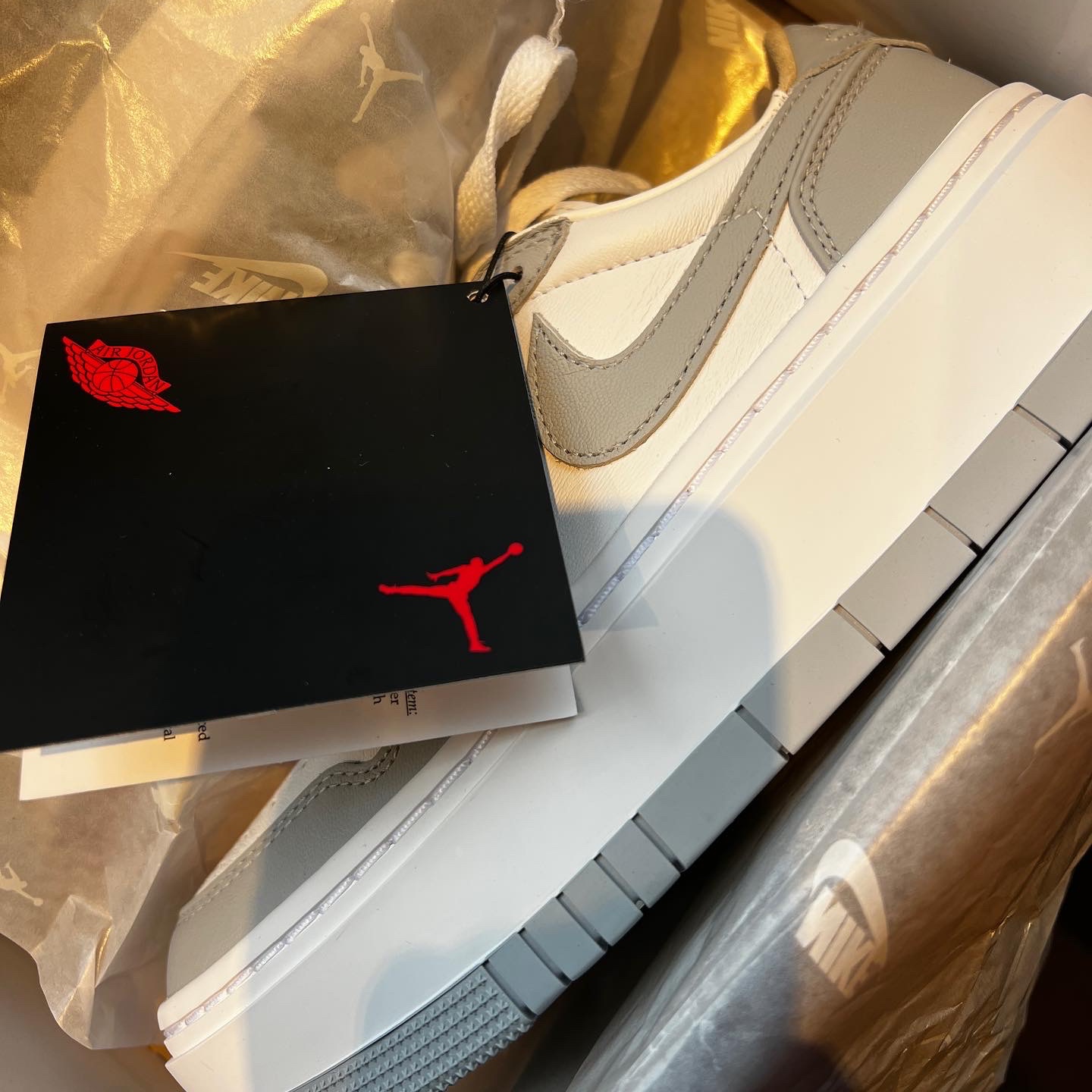 (W) Jordan 1 Elevate Low White and Wolf Grey 착용 스타일