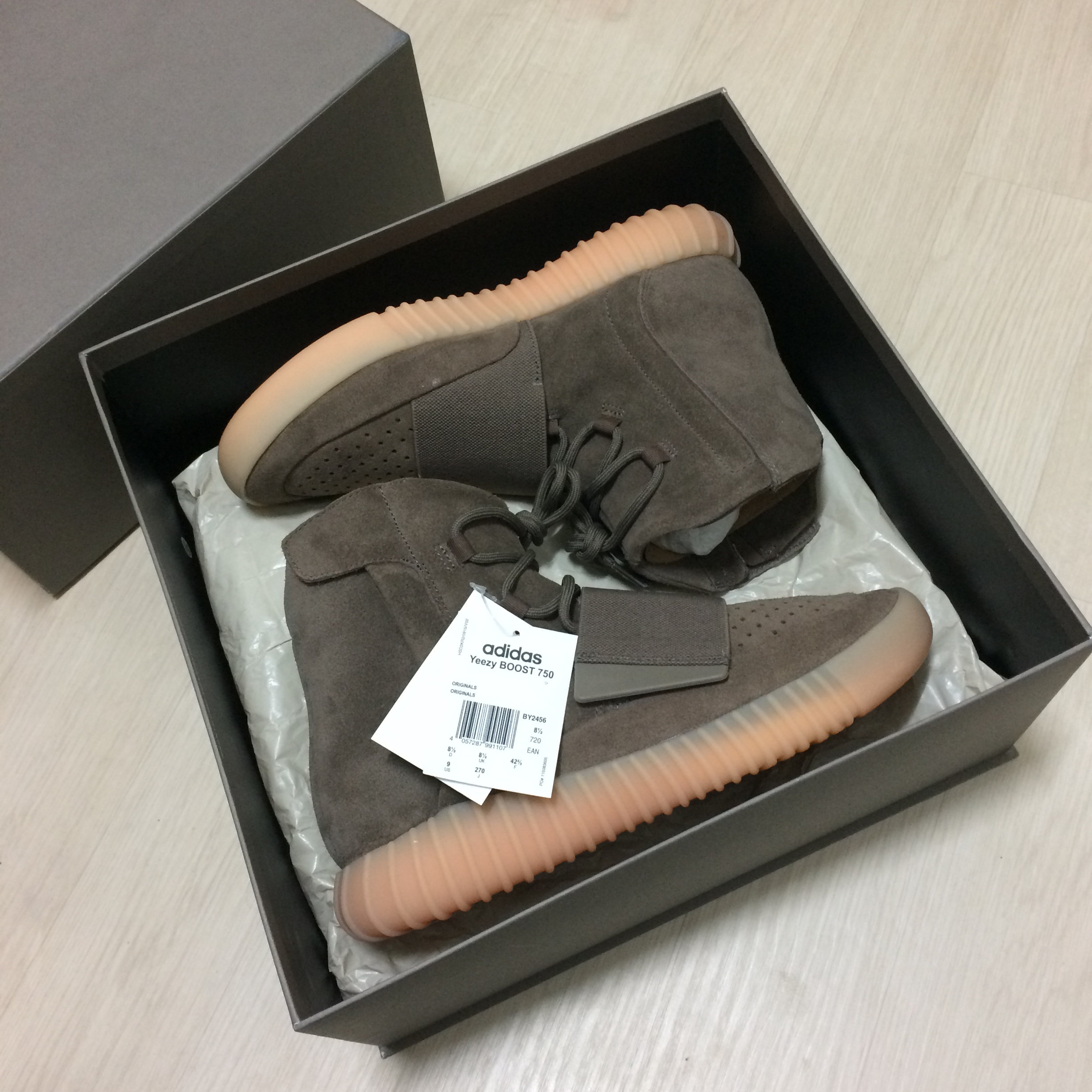 Adidas Yeezy Boost 750 Light Brown Gum (Chocolate) 착용 스타일 - 1