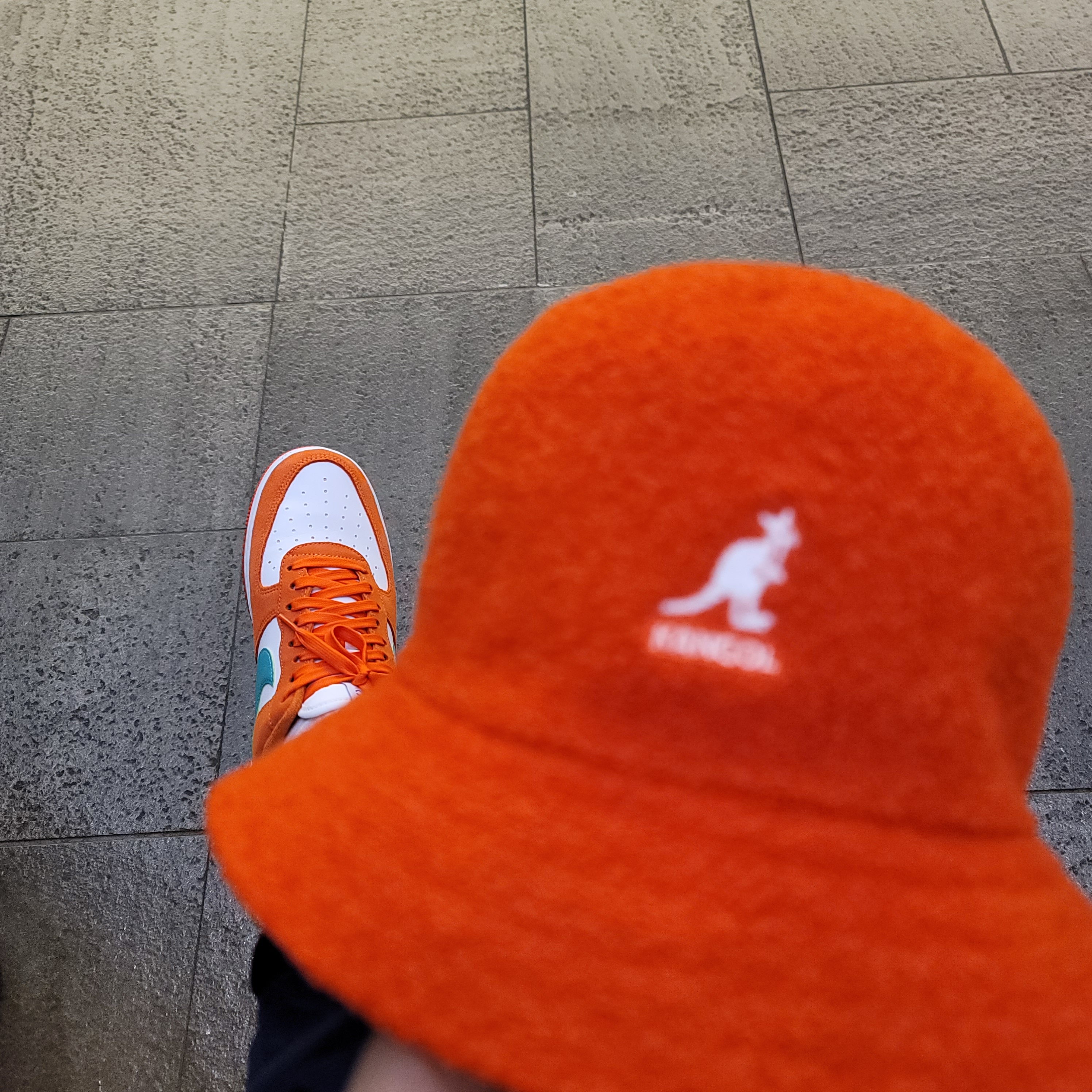 Nike Air Force 1 '07 LV8 Athletic Club Rush Orange Washed Teal 착용 스타일