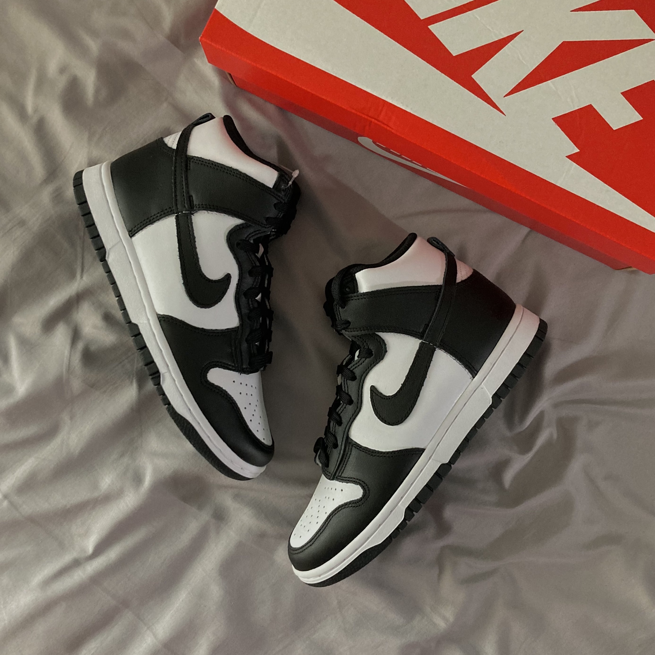 (W) Nike Dunk High Black and White 착용 스타일