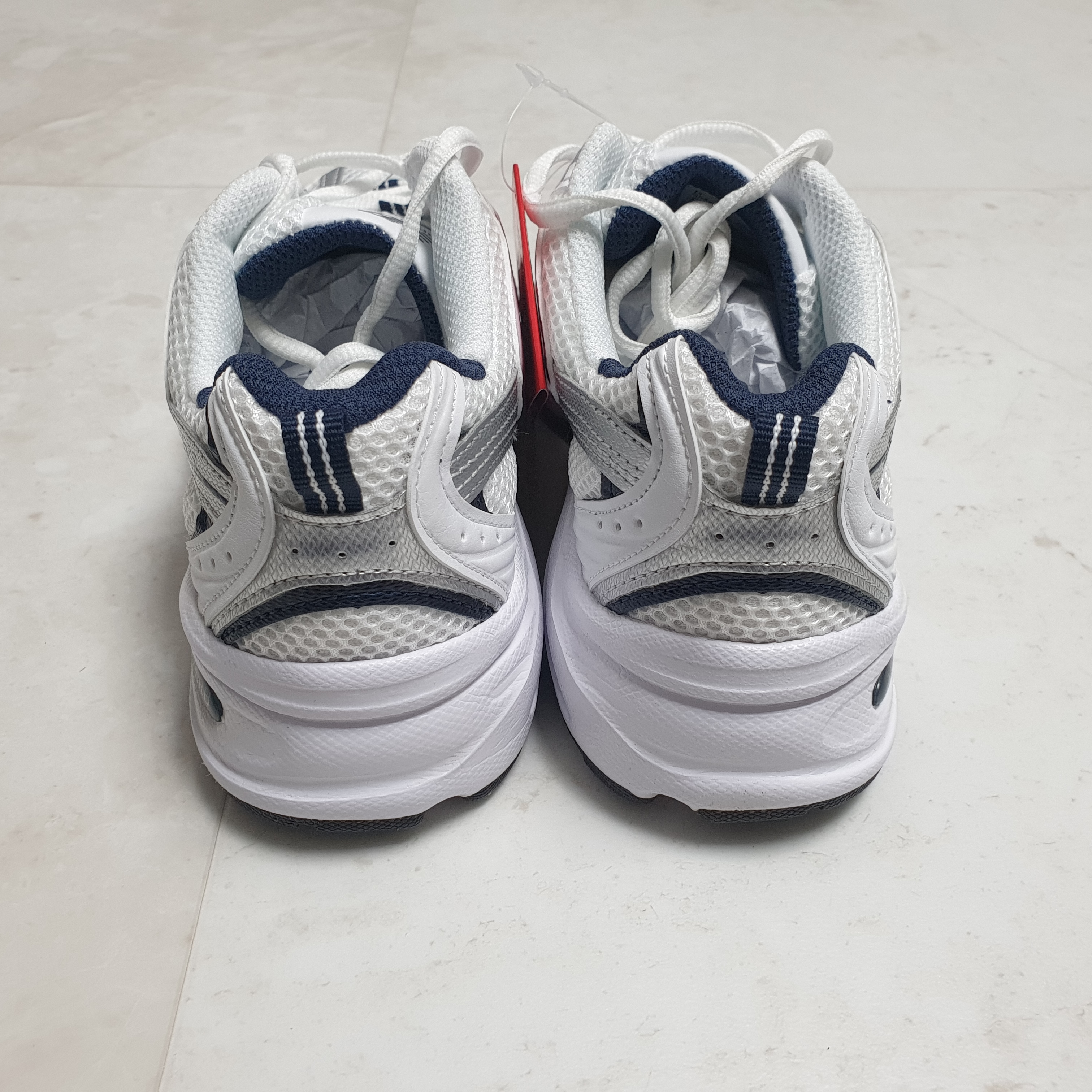 New Balance 530 White 착용 스타일 - 2