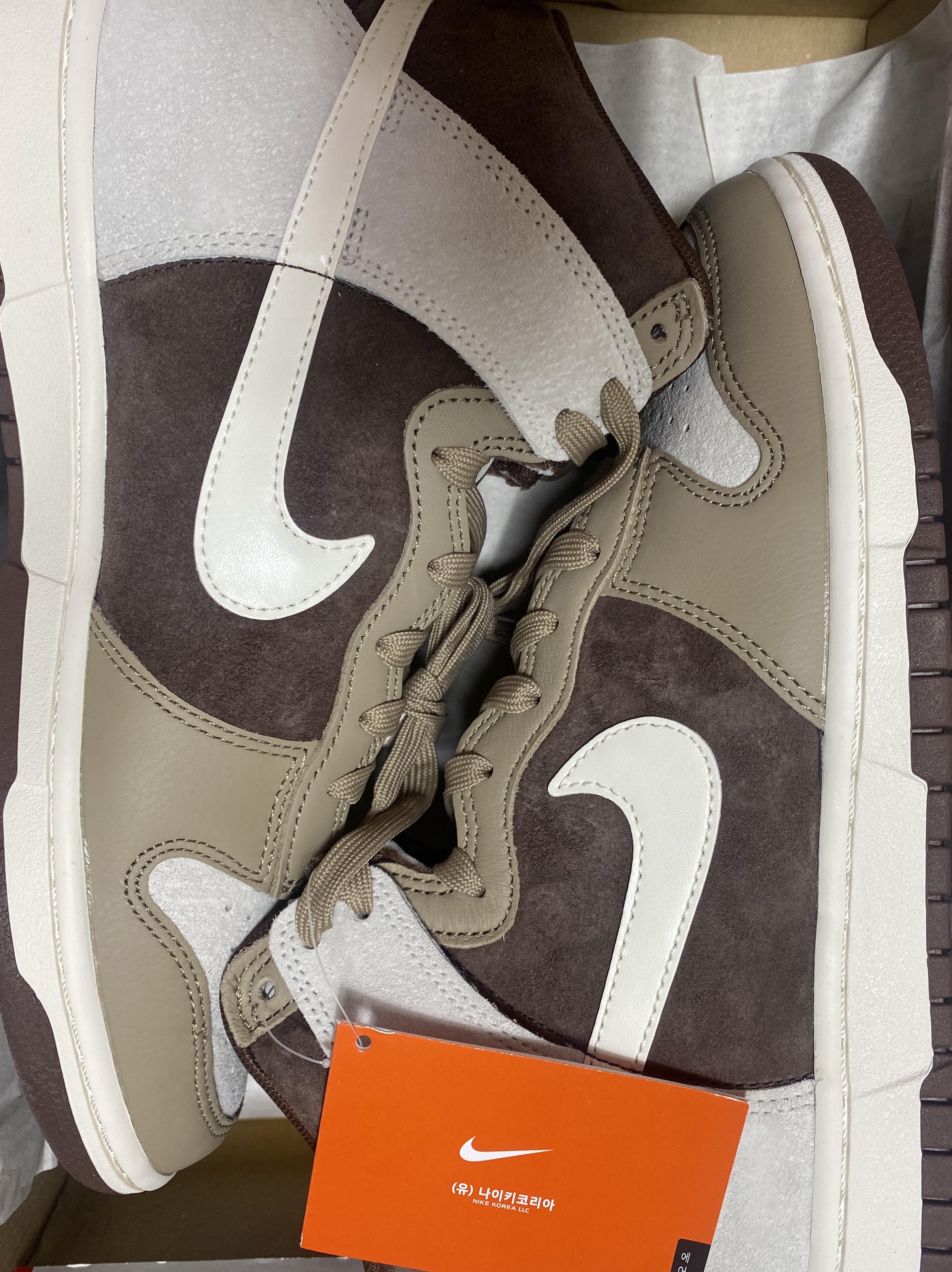 Nike Dunk High Retro PRM Light Chocolate 착용 스타일