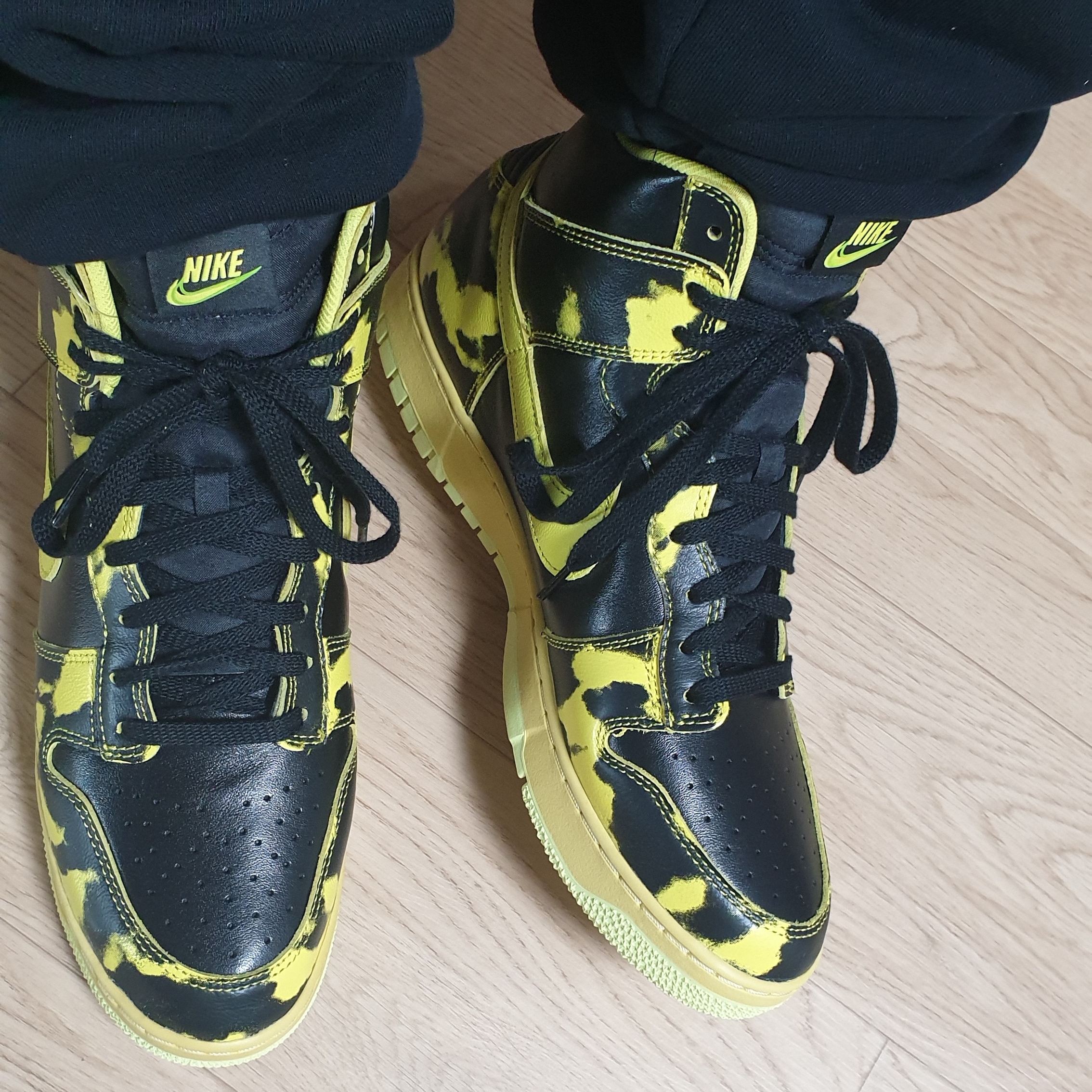 Nike Dunk High 1985 SP Yellow Acid Wash 착용 스타일 - 1