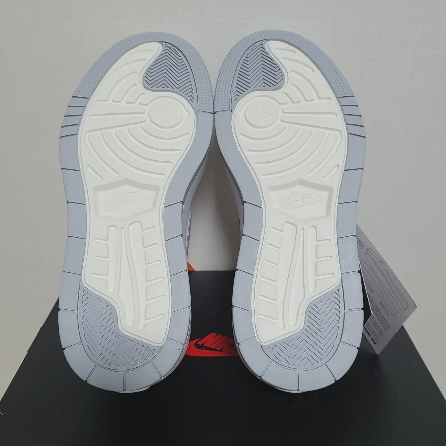 (W) Jordan 1 Elevate Low White and Wolf Grey 착용 스타일 - 5