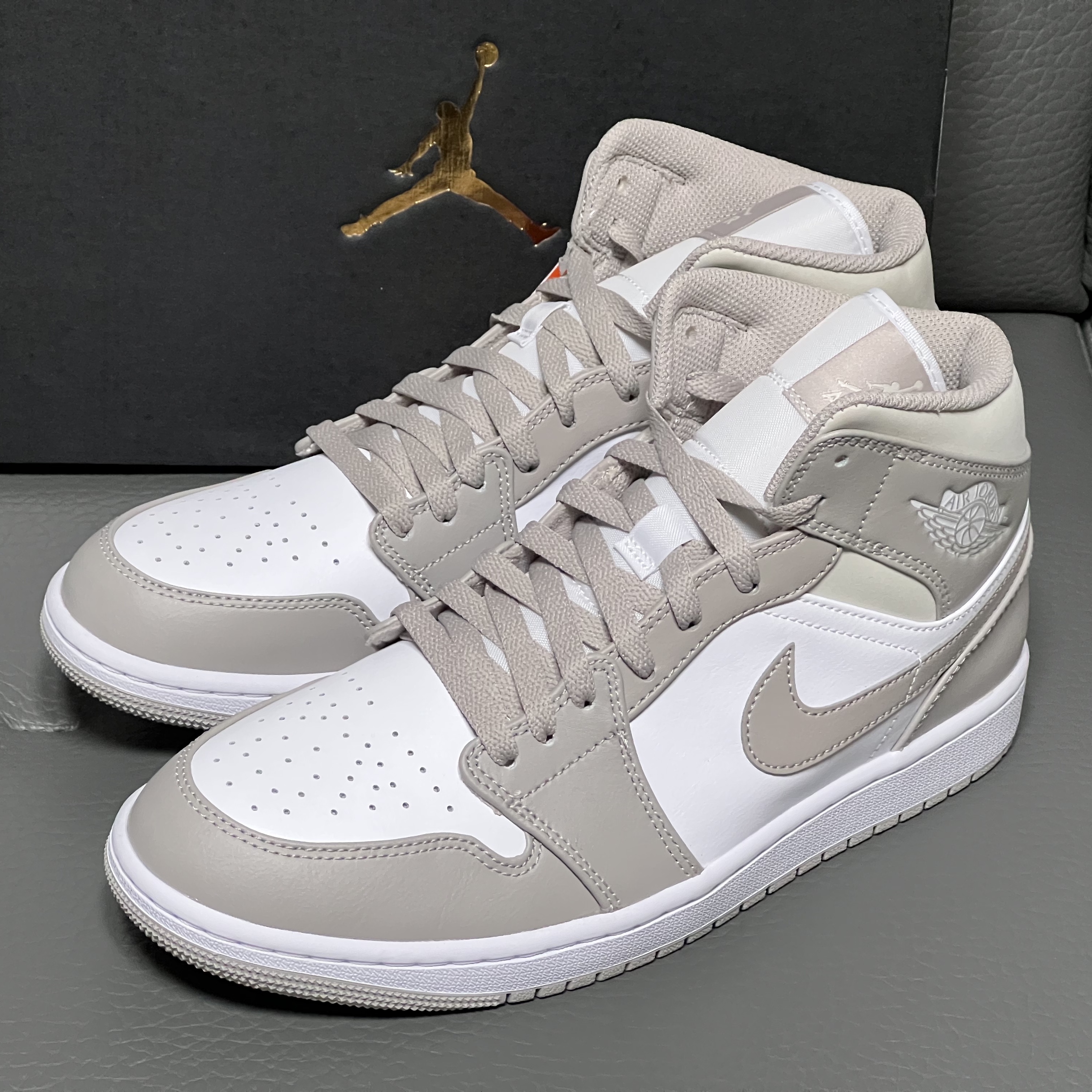 Jordan 1 Mid College Grey 착용 스타일 - 1