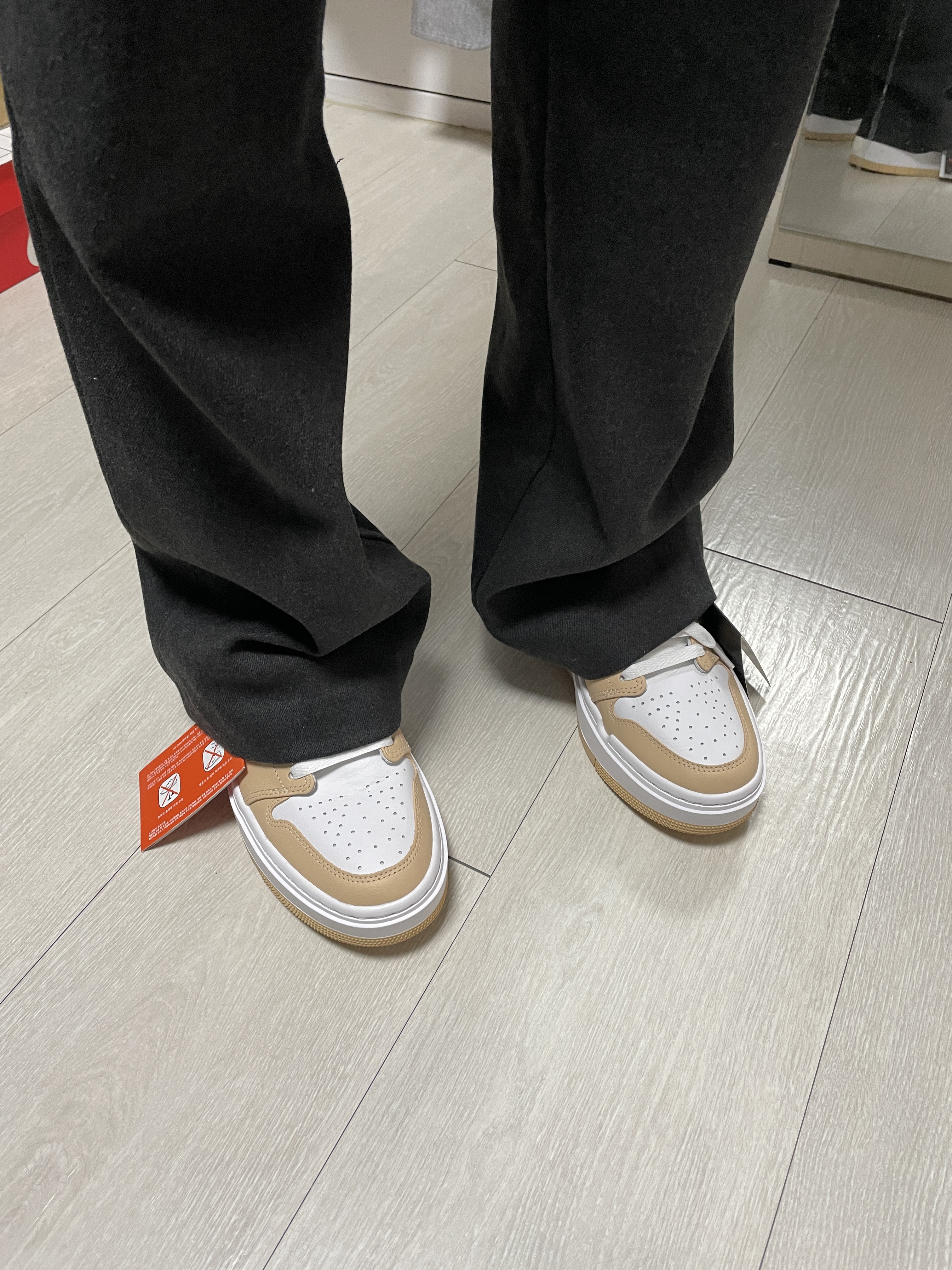 (W) Jordan 1 Elevate Low White Onyx 착용 스타일 - 1