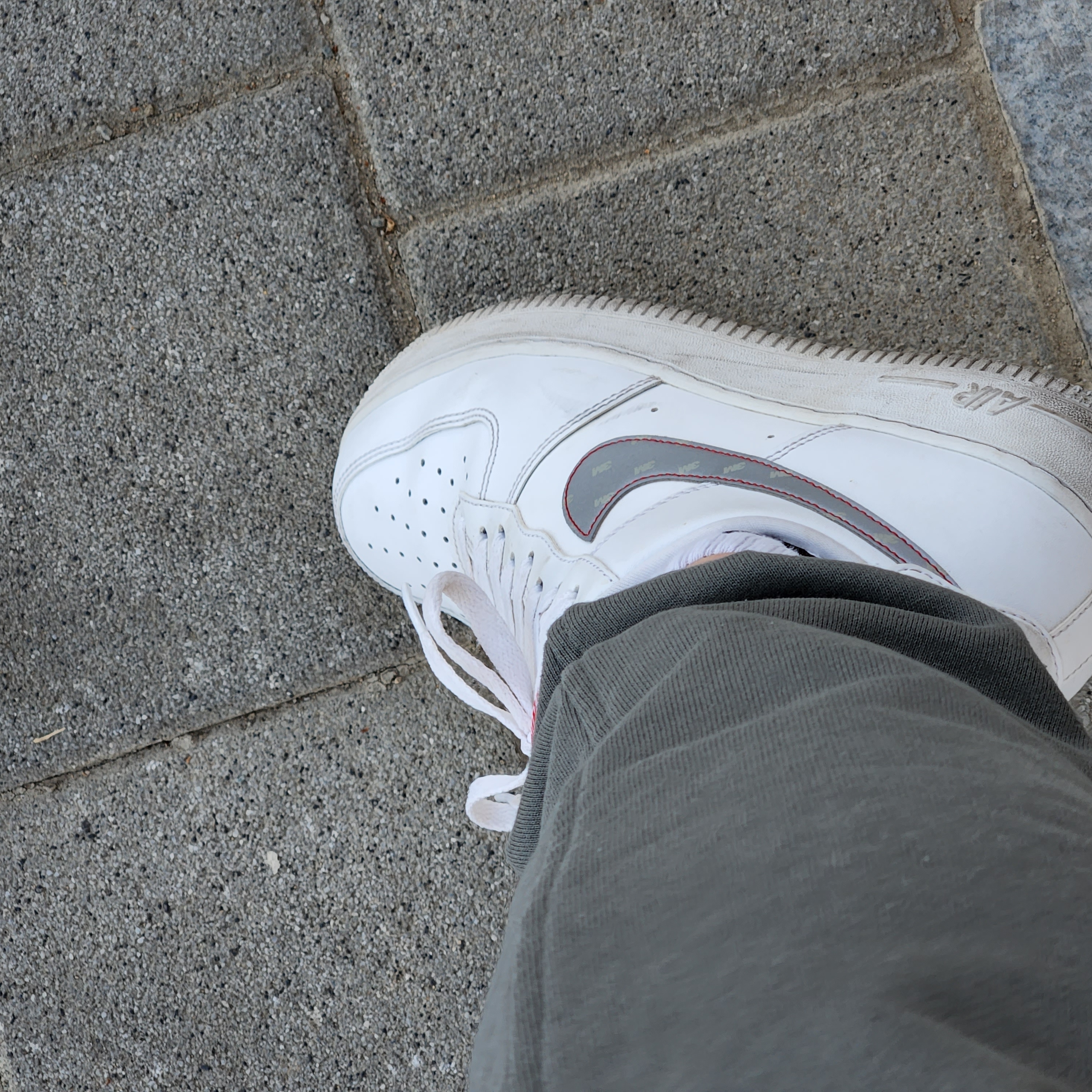 Nike Air Force 1 '07 3M White 착용 스타일 - 1