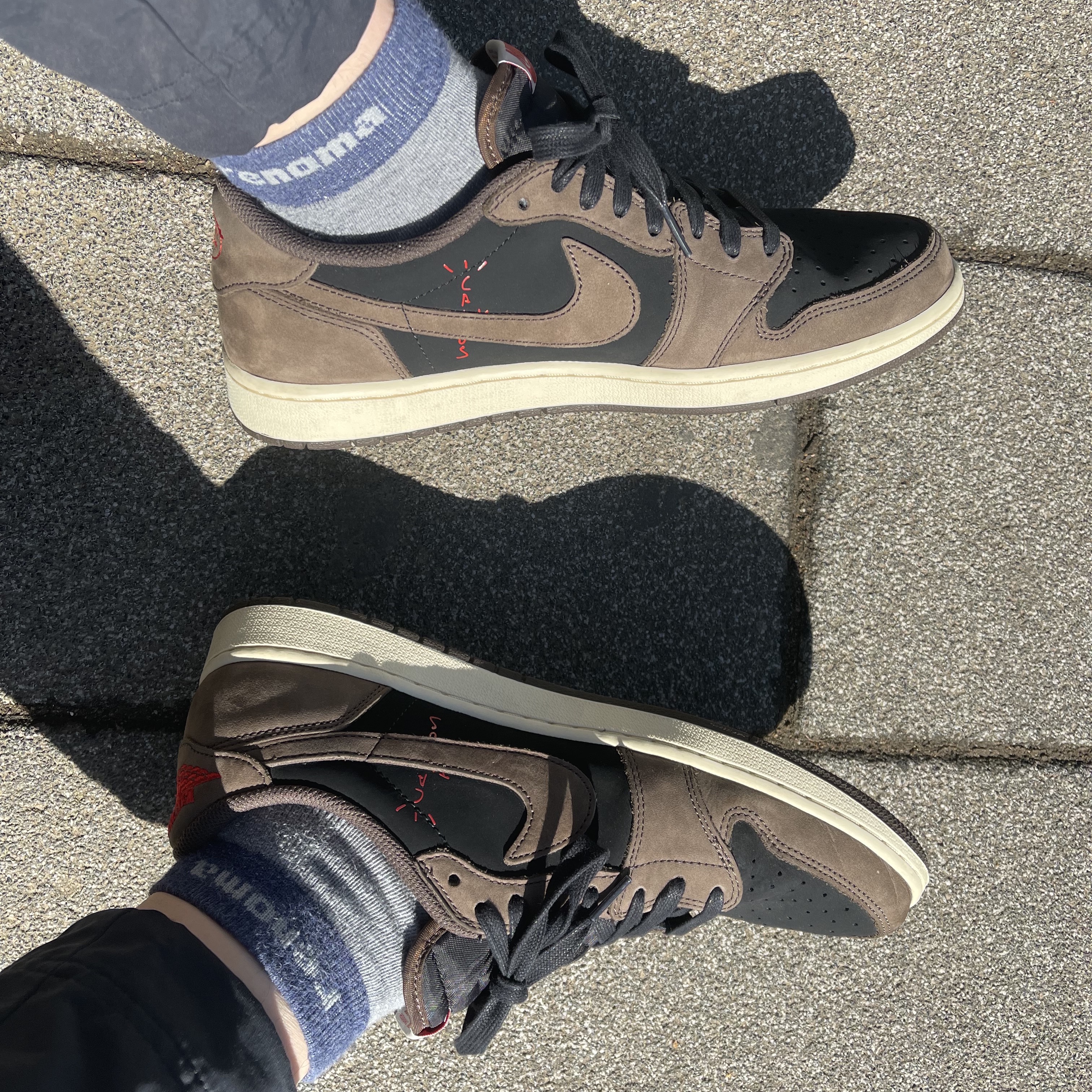 Jordan 1 x Travis Scott Retro Low OG SP Mocha 착용 스타일 - 2