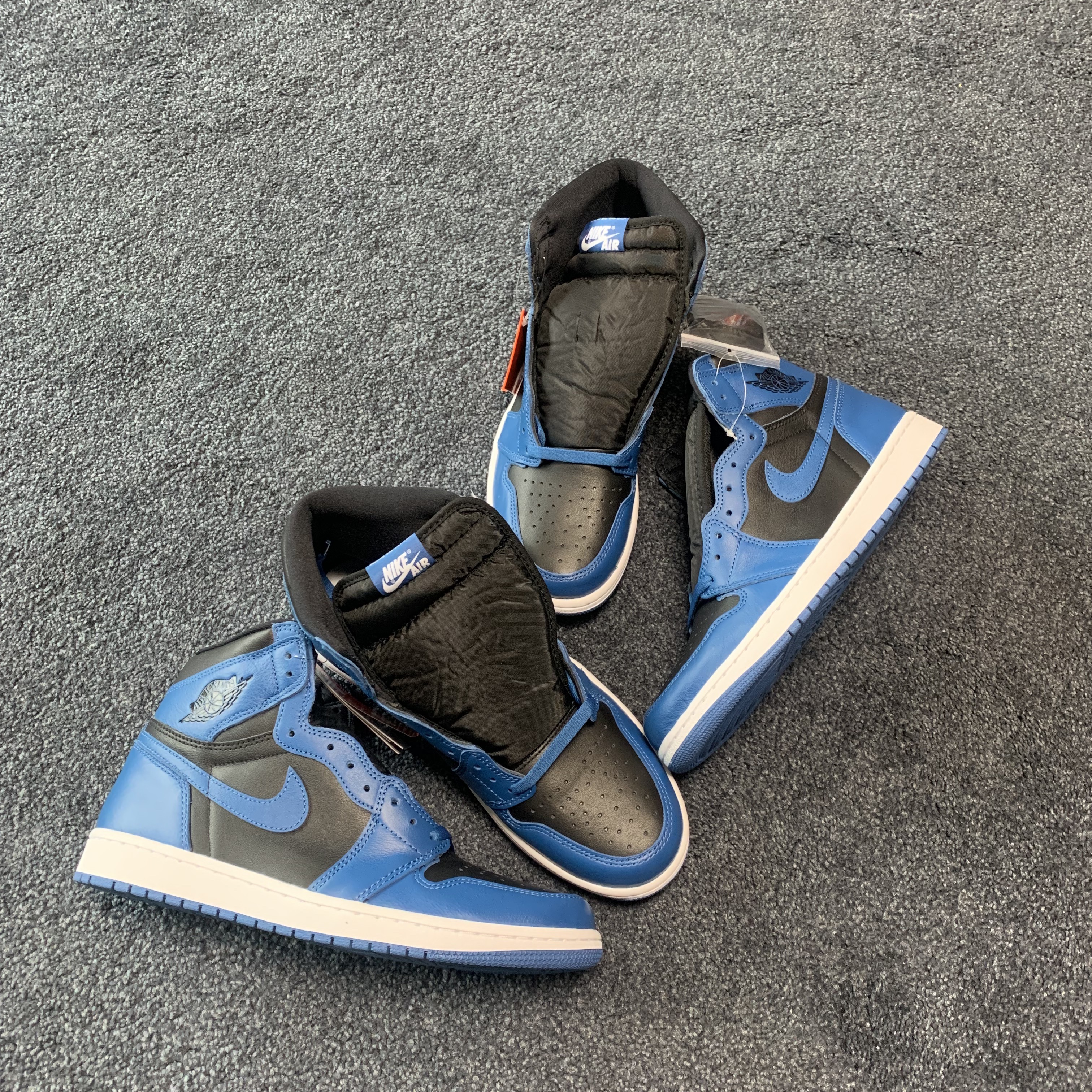 Jordan 1 Retro High OG Dark Marina Blue 착용 스타일 - 1