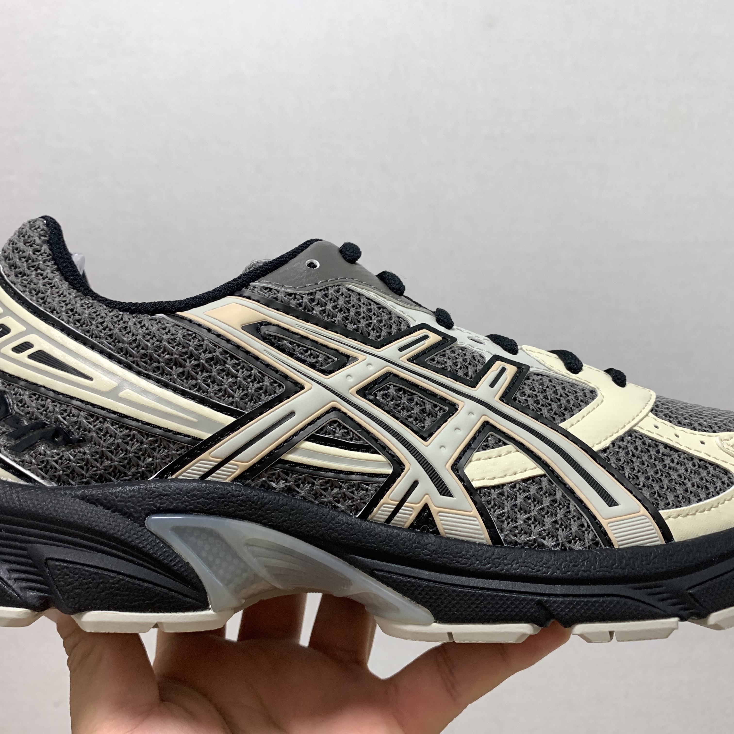 Asics x I4P Gel-1130 Mink Glacier Grey 착용 스타일 - 4