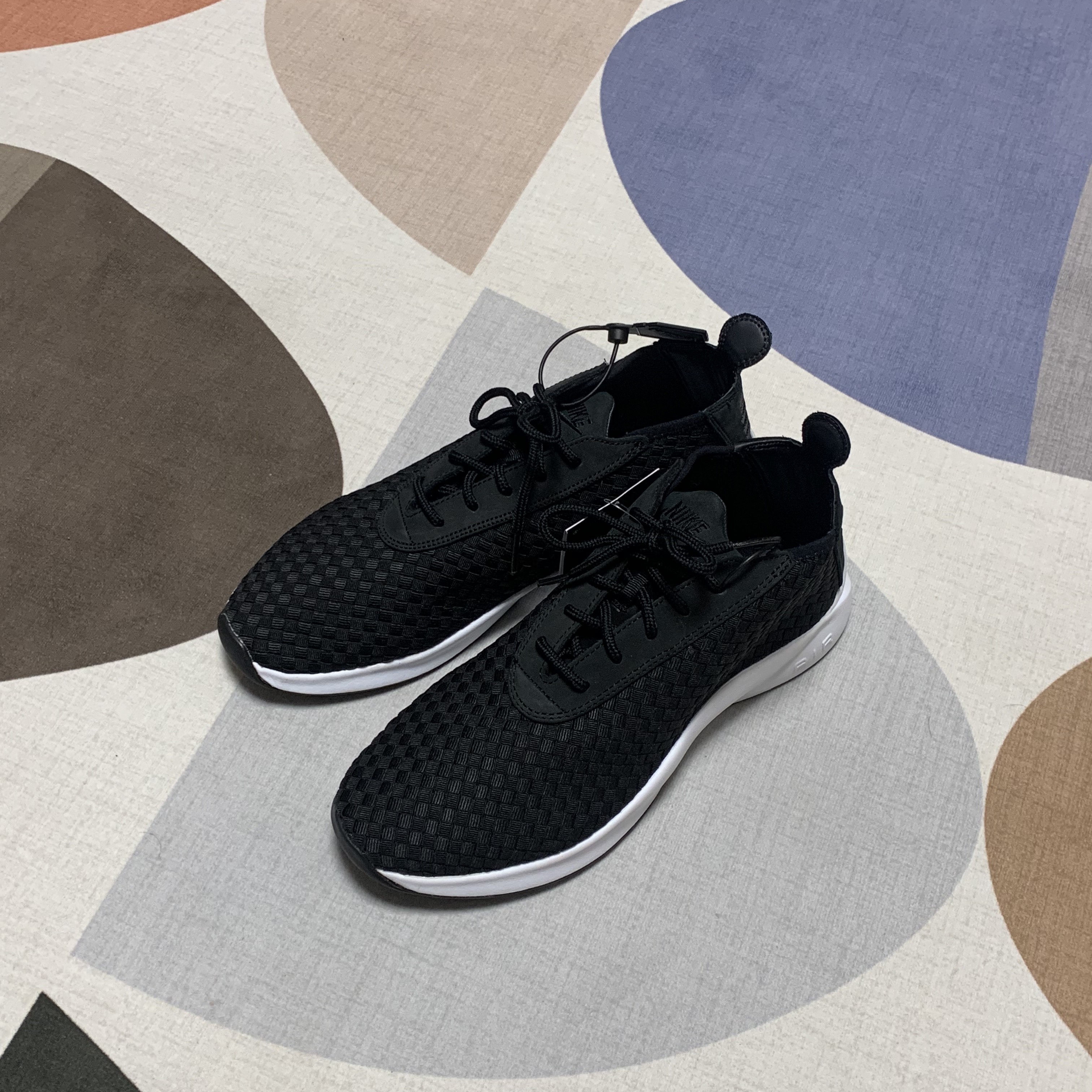 Nike Air Woven Boots Black White 착용 스타일 - 2