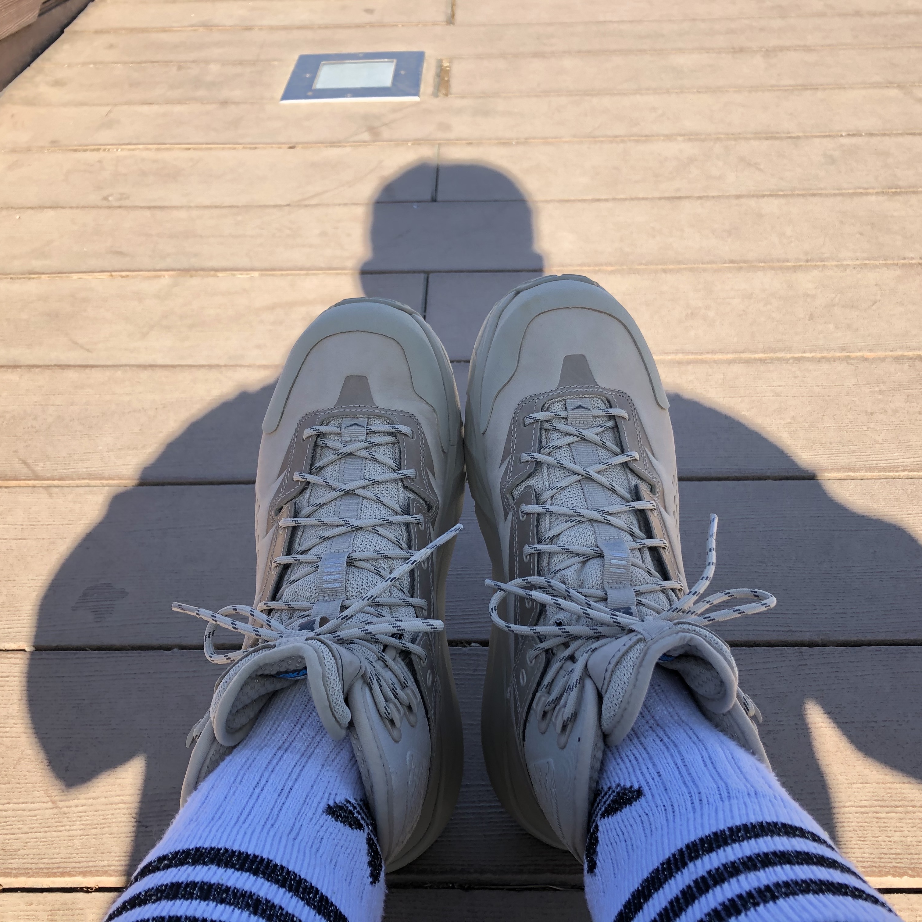 Hoka Kaha Gore-Tex Tan 착용 스타일 - 1