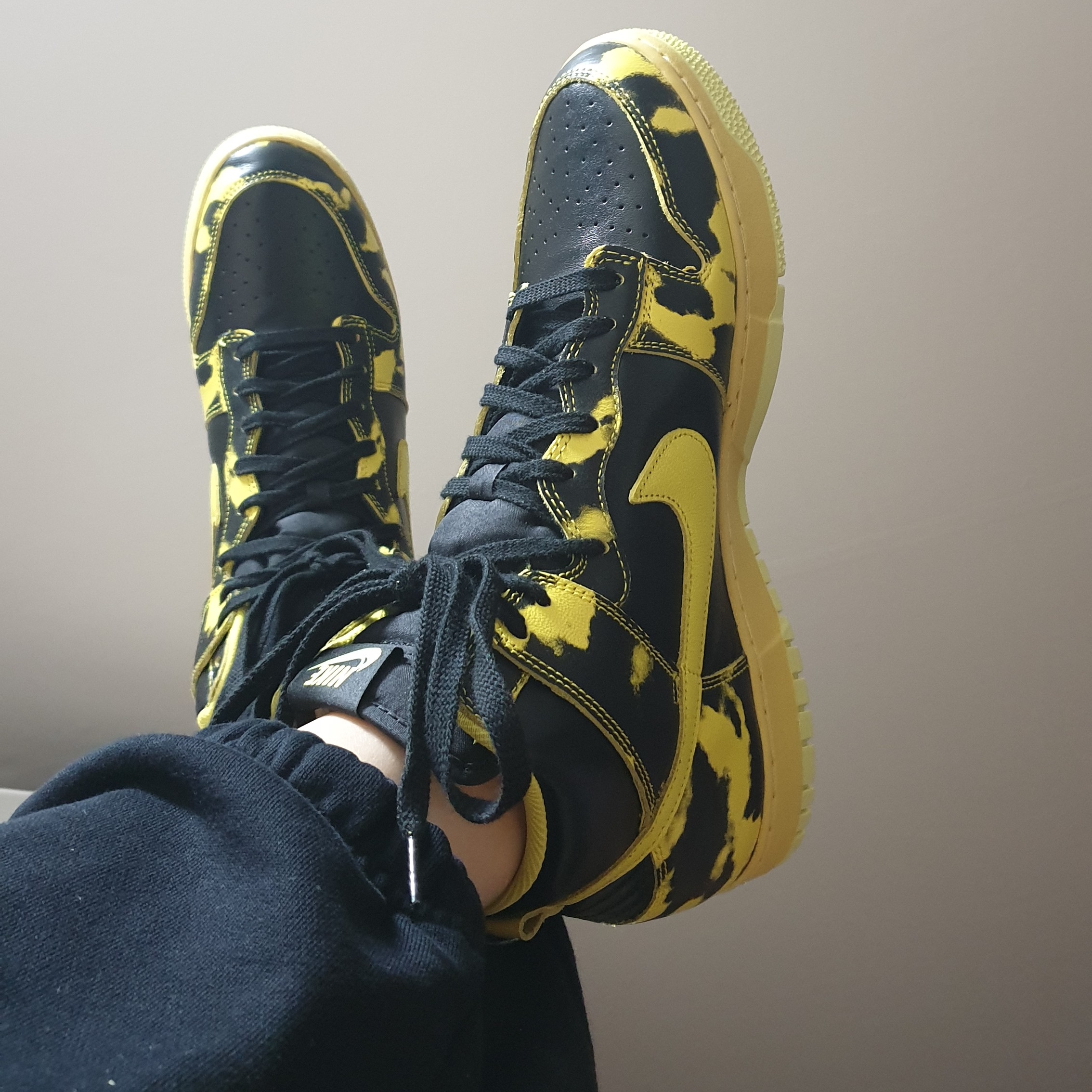 Nike Dunk High 1985 SP Yellow Acid Wash 착용 스타일 - 4
