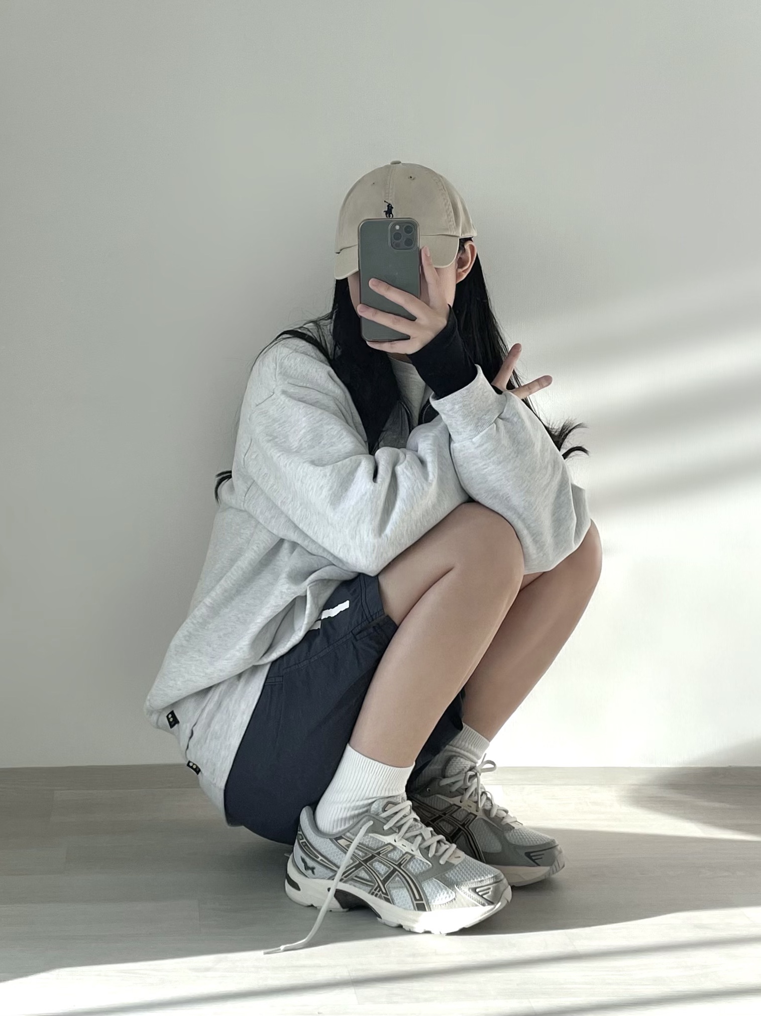 Asics x I4P Gel-1130 Glacier Grey Mink, IAB Studio Half Zip Pullover Light Gray 착용 스타일 - 2