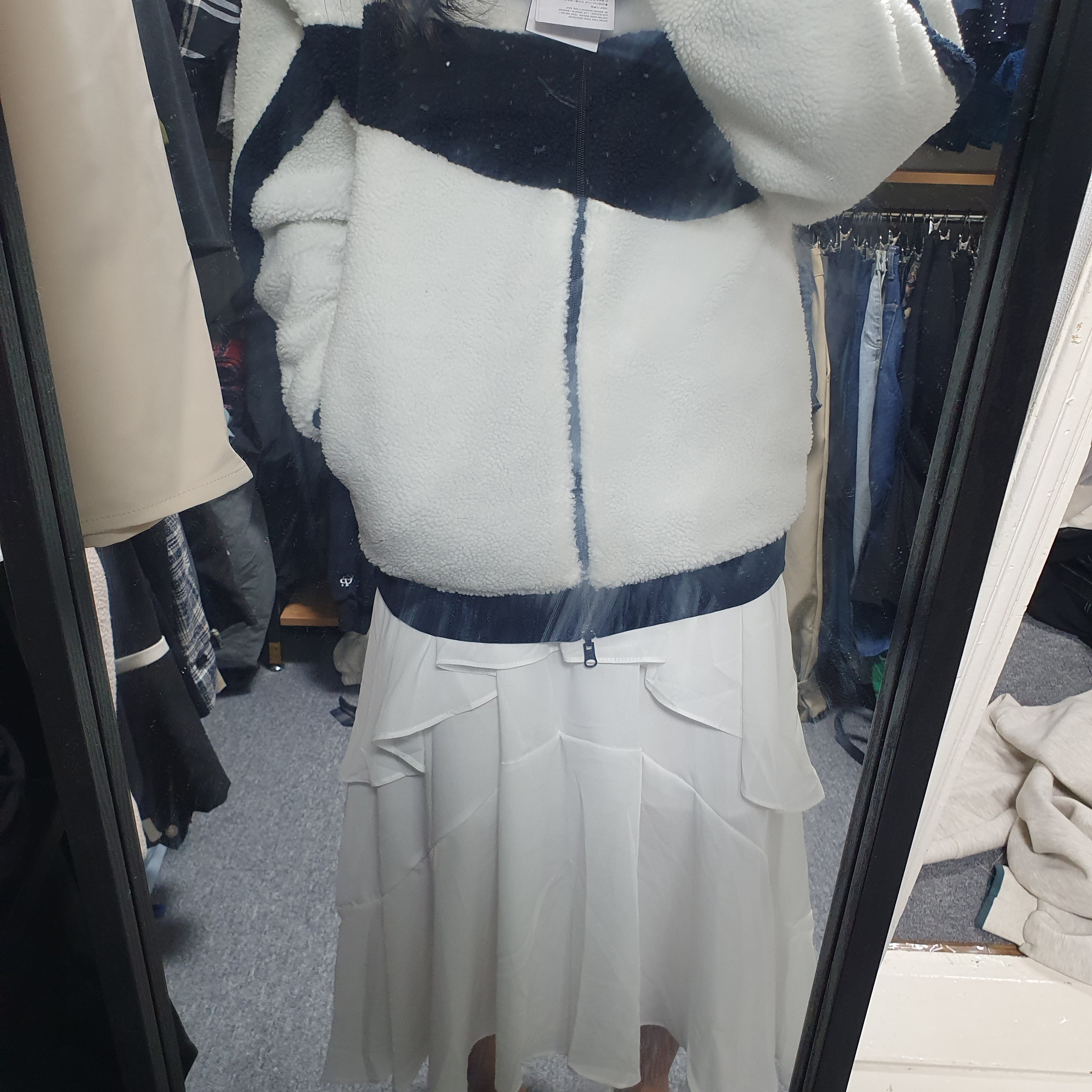 Nike Big Swoosh Full Zip Jacket White Navy 착용 스타일